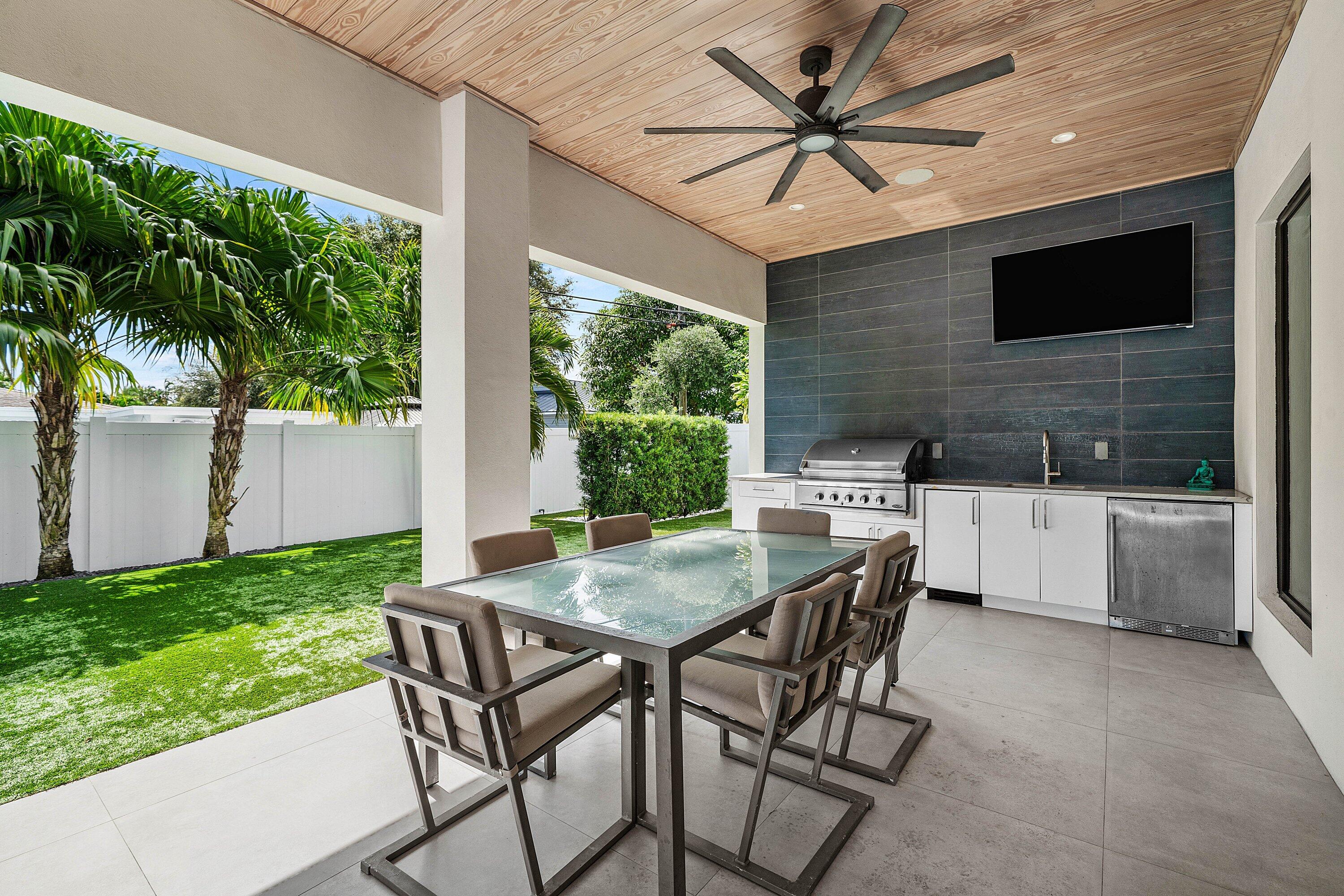 918 SW 28th, Boynton Beach FL 33435
