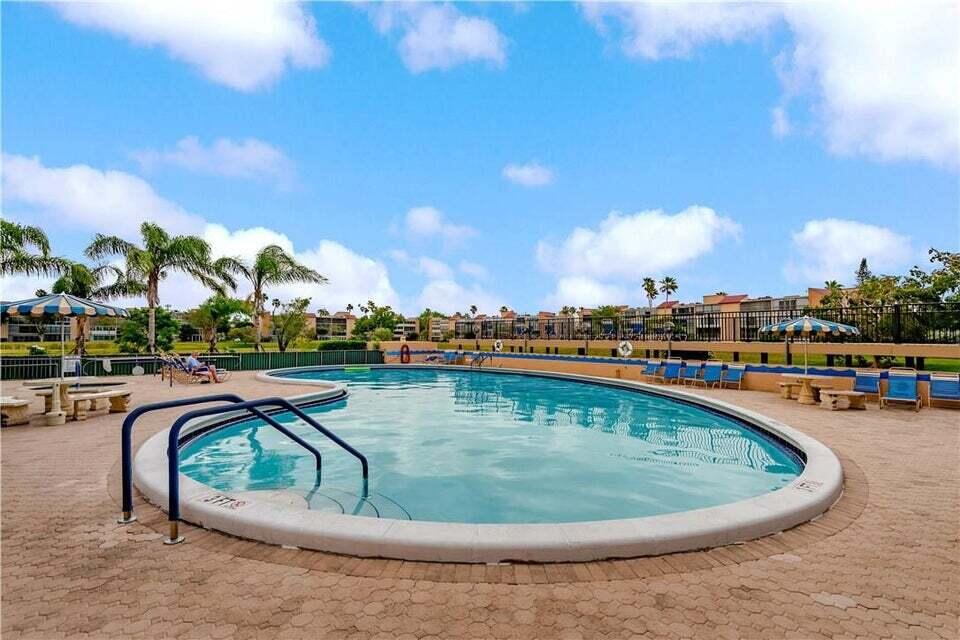 7230 Lake Cir #205, Margate FL 33063