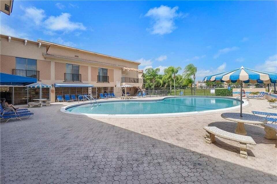 7230 Lake Cir #205, Margate FL 33063