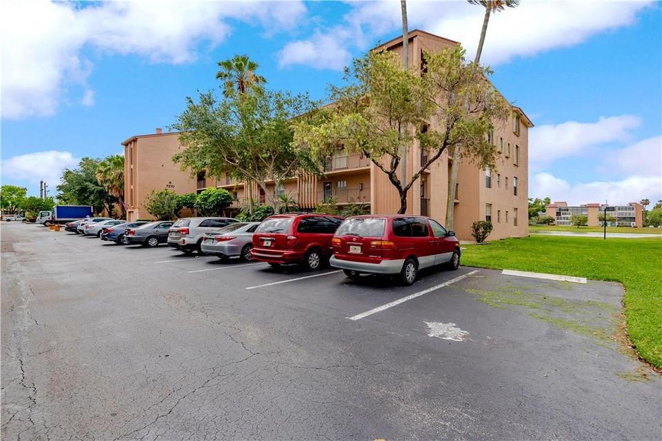 7230 Lake Cir #205, Margate FL 33063