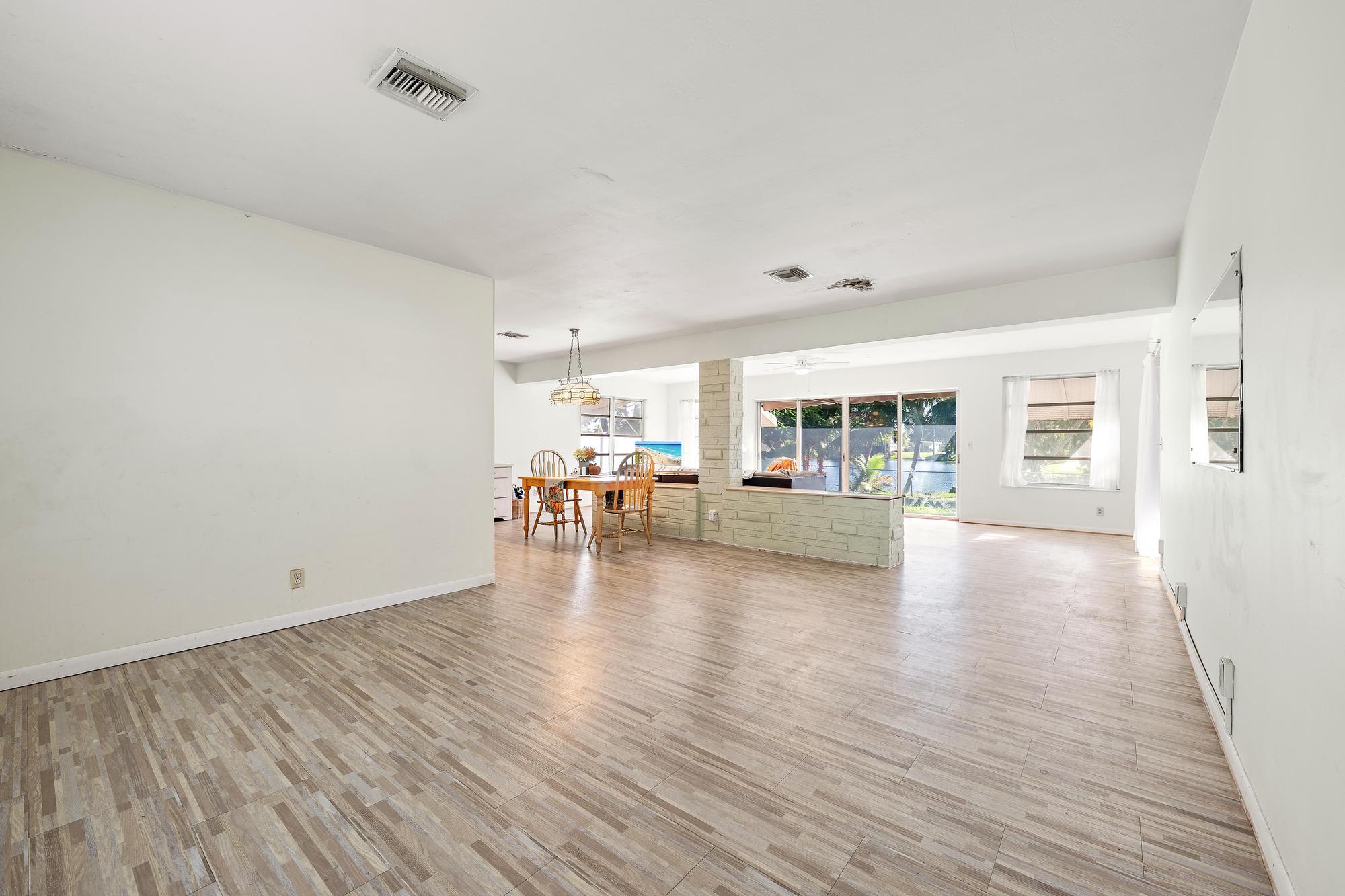 216 TAM O SHANTER, Palm Springs FL 33461