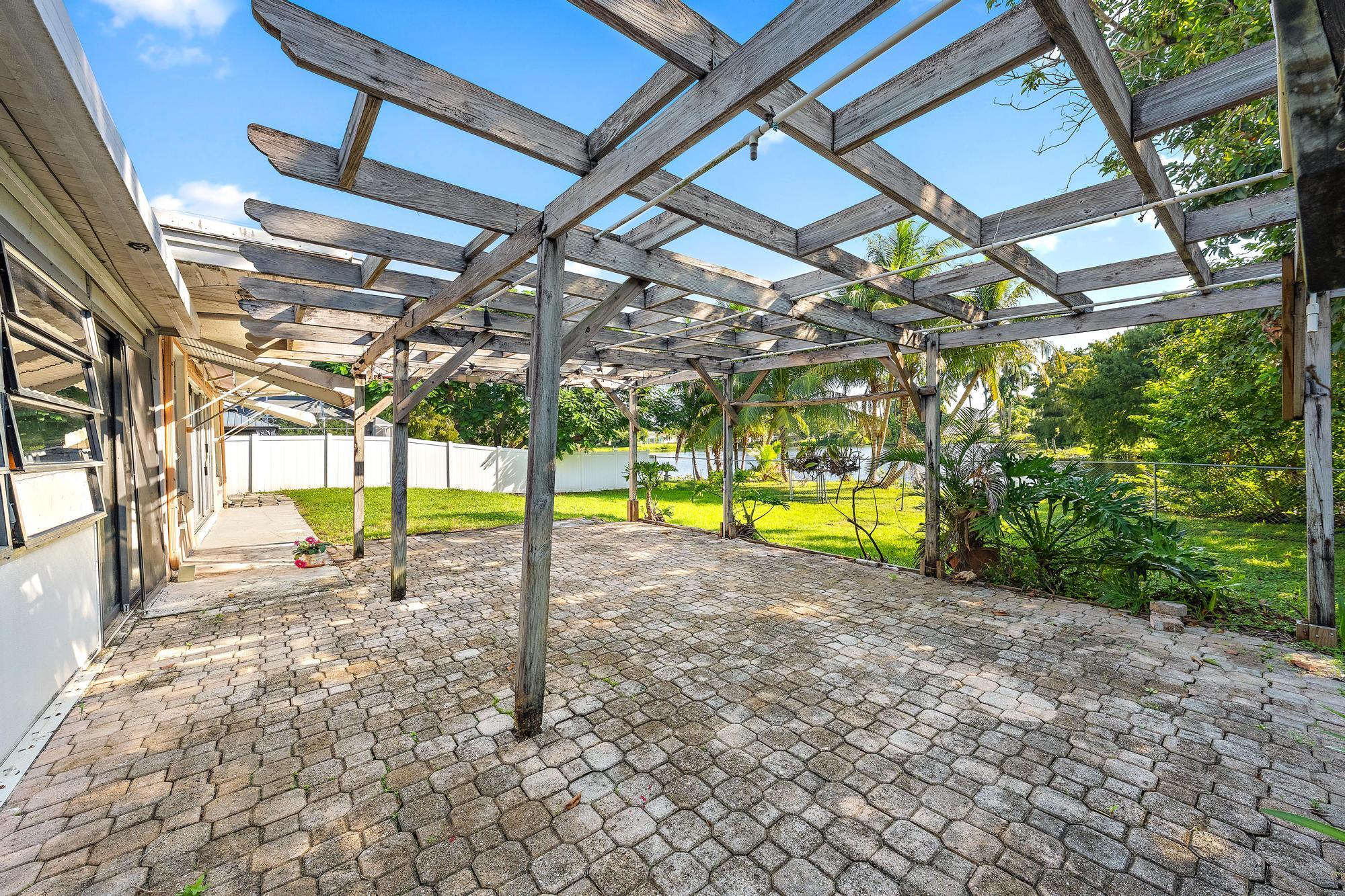 216 TAM O SHANTER, Palm Springs FL 33461