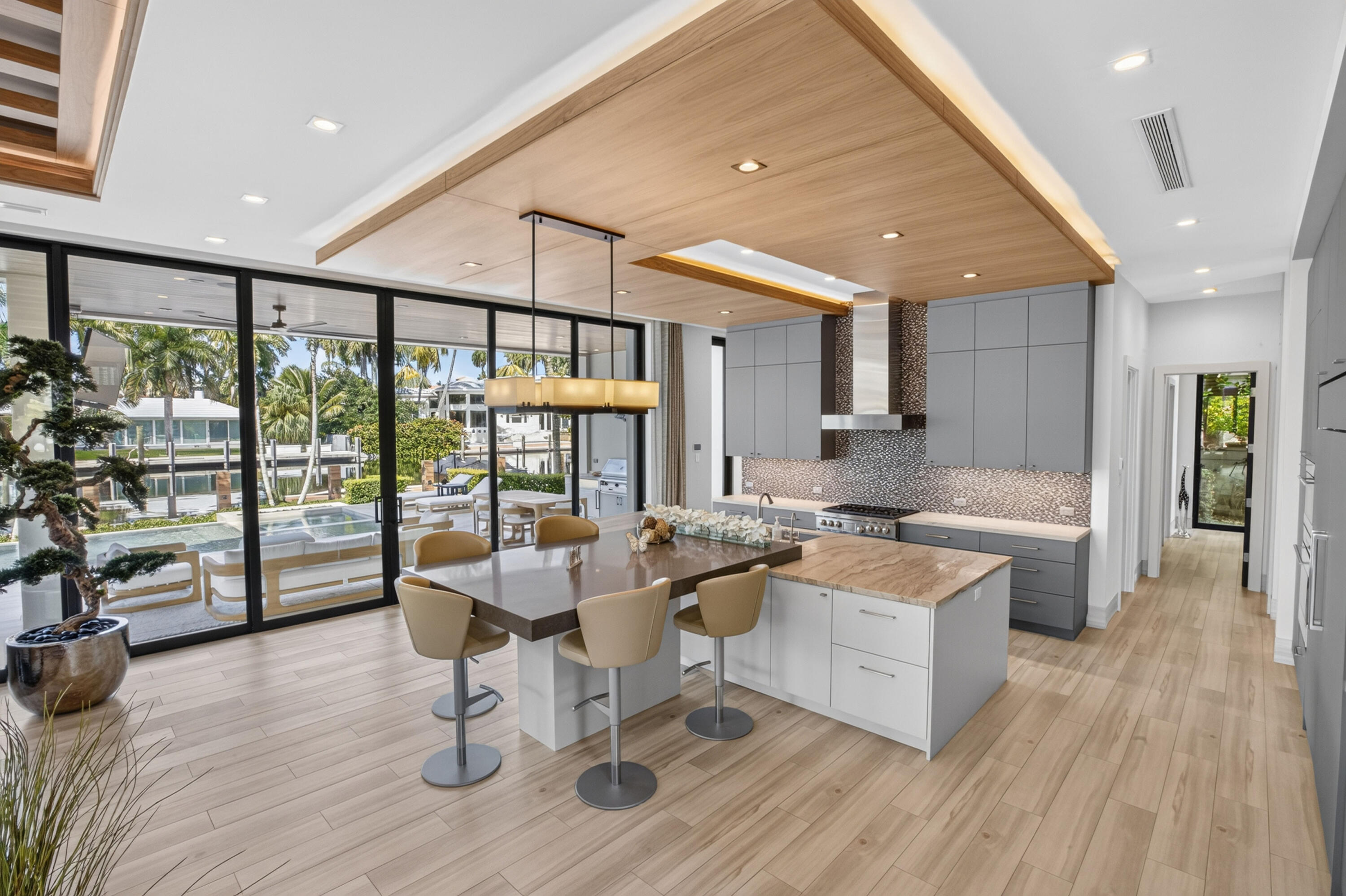 1 ROYAL PALM, Fort Lauderdale FL 33301