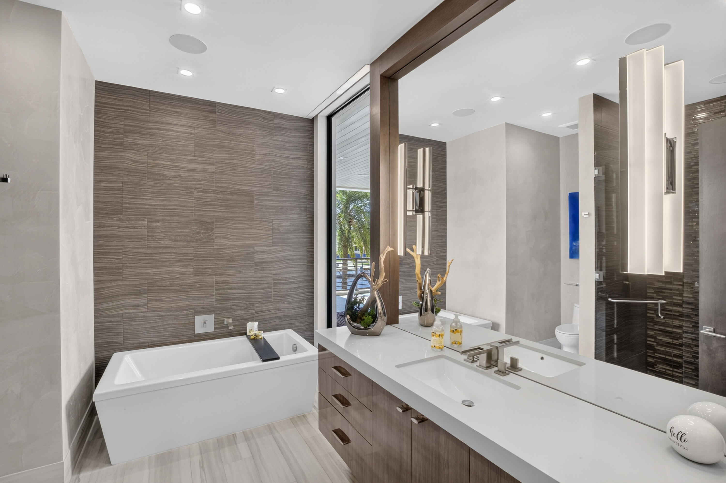 1 ROYAL PALM, Fort Lauderdale FL 33301