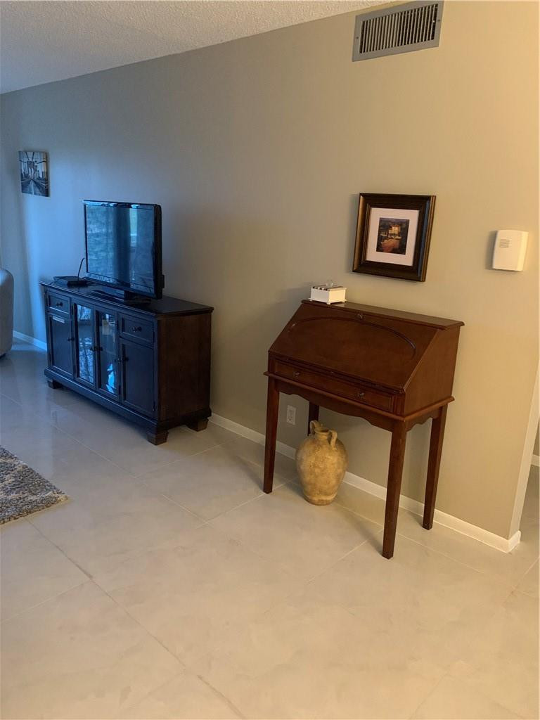 2305 LUCAYA #L4, Coconut Creek FL 33066