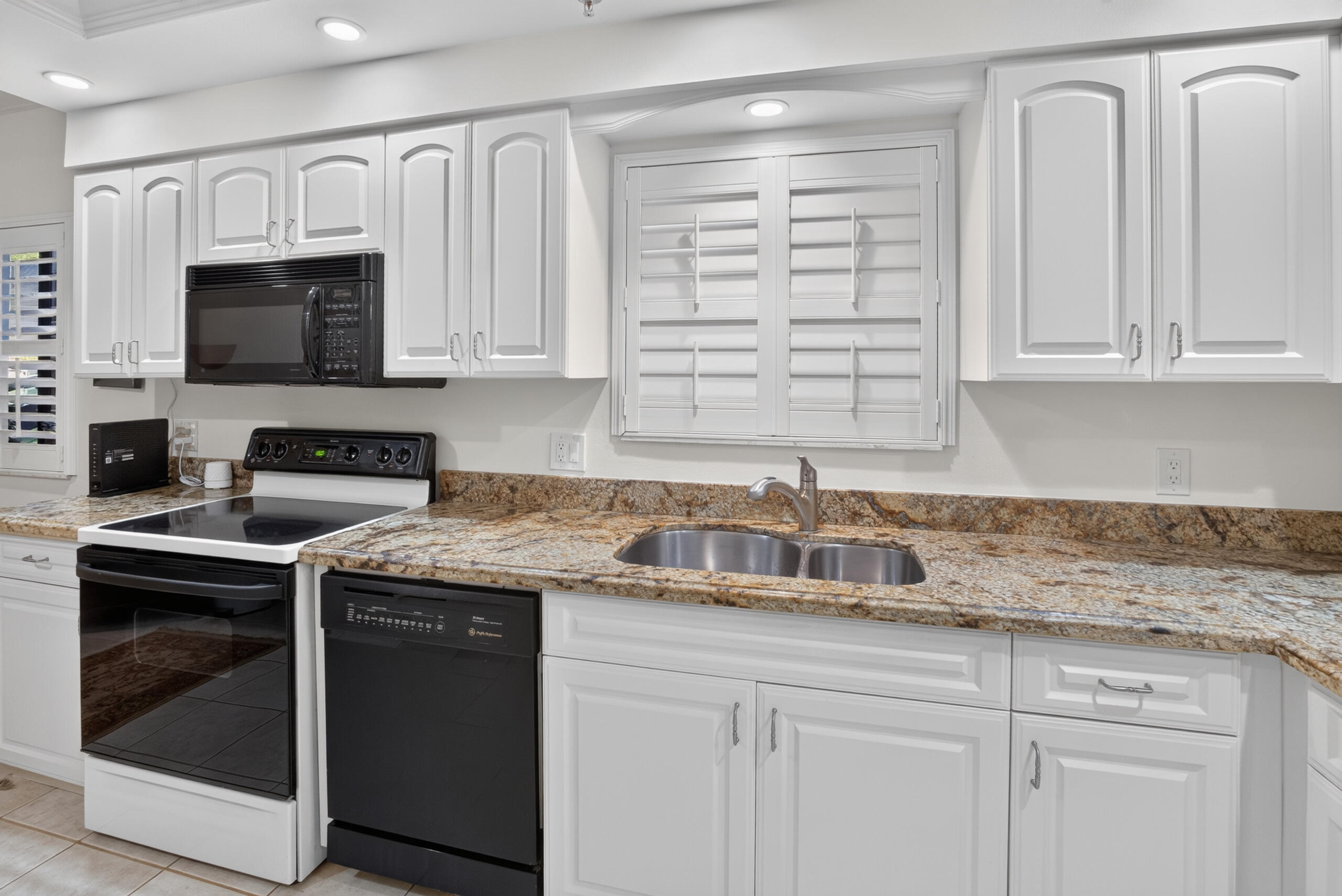 11370 Twelve Oaks #111, North Palm Beach FL 33408