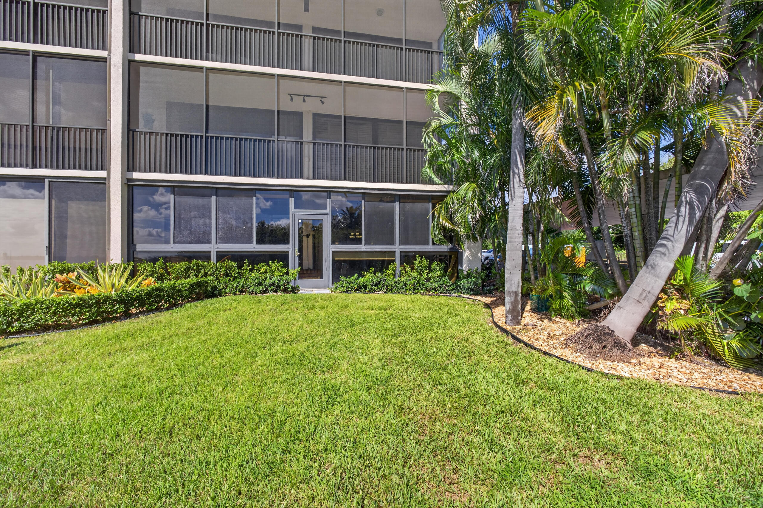 11370 Twelve Oaks #111, North Palm Beach FL 33408