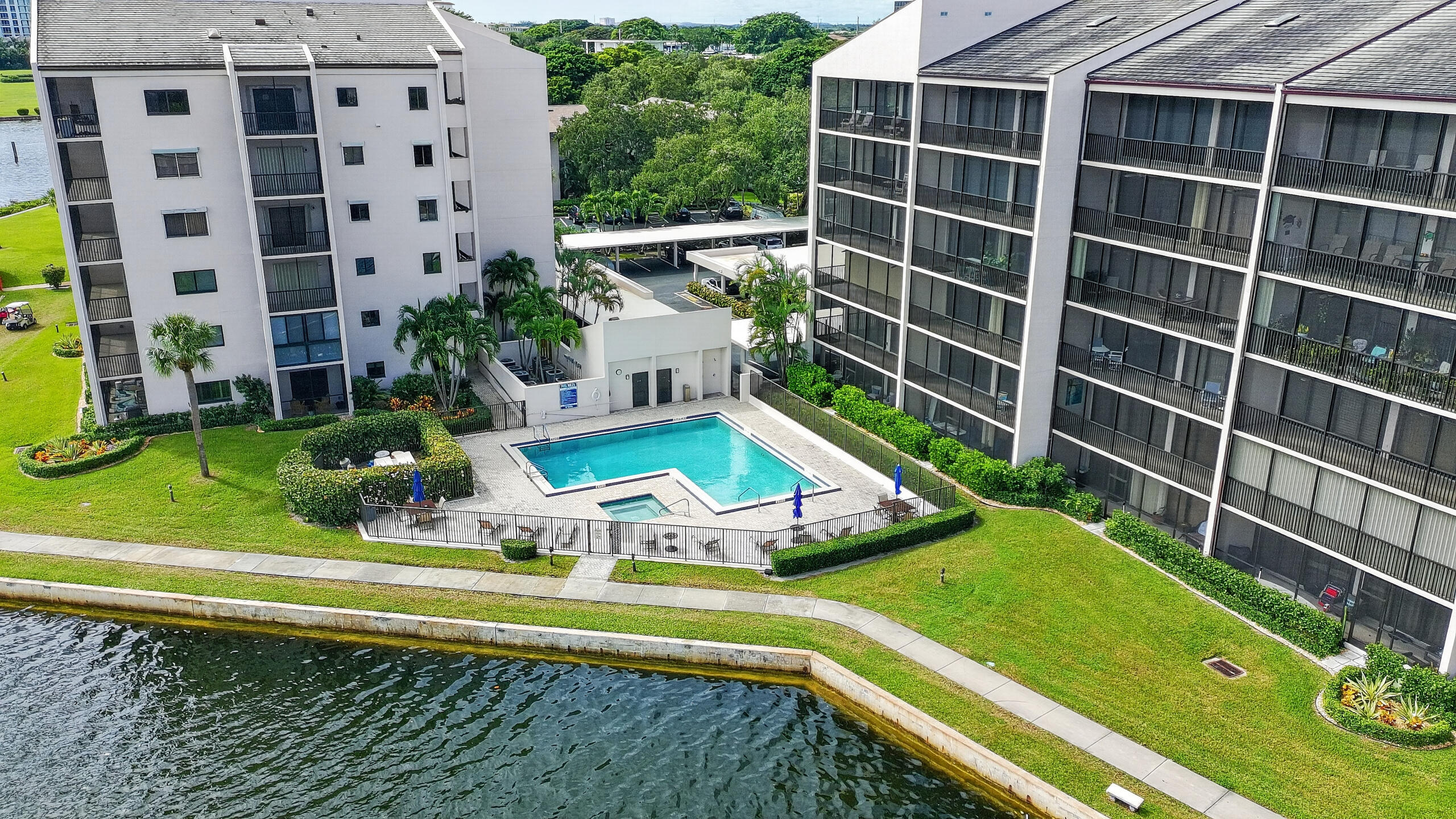 11370 Twelve Oaks #111, North Palm Beach FL 33408