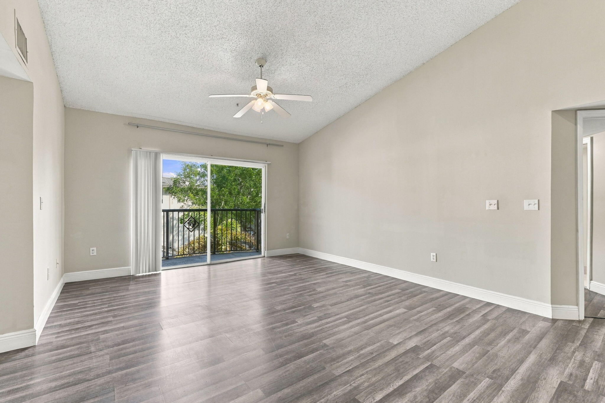 1400 CRESTWOOD #1410, Royal Palm Beach FL 33411