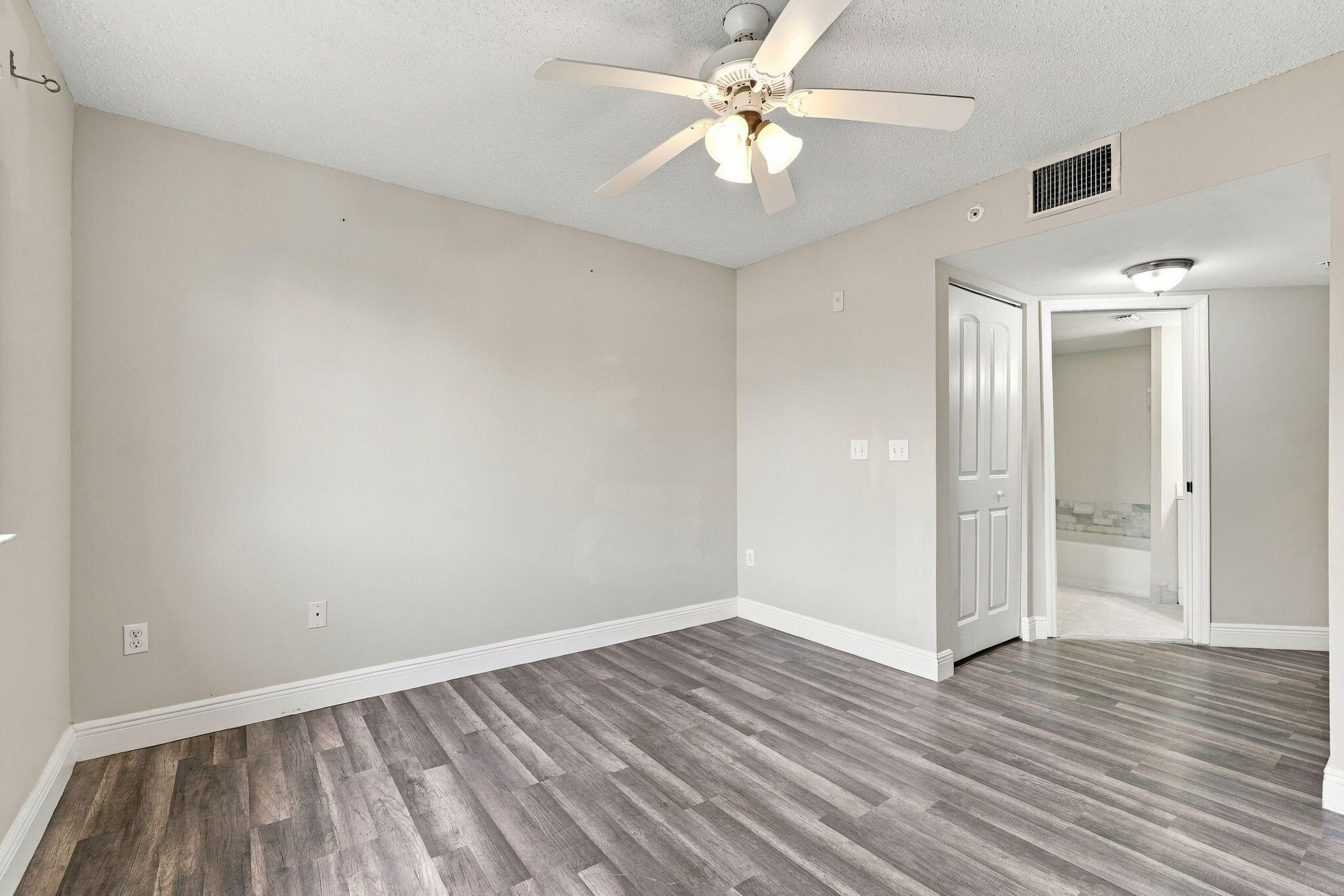 1400 CRESTWOOD #1410, Royal Palm Beach FL 33411