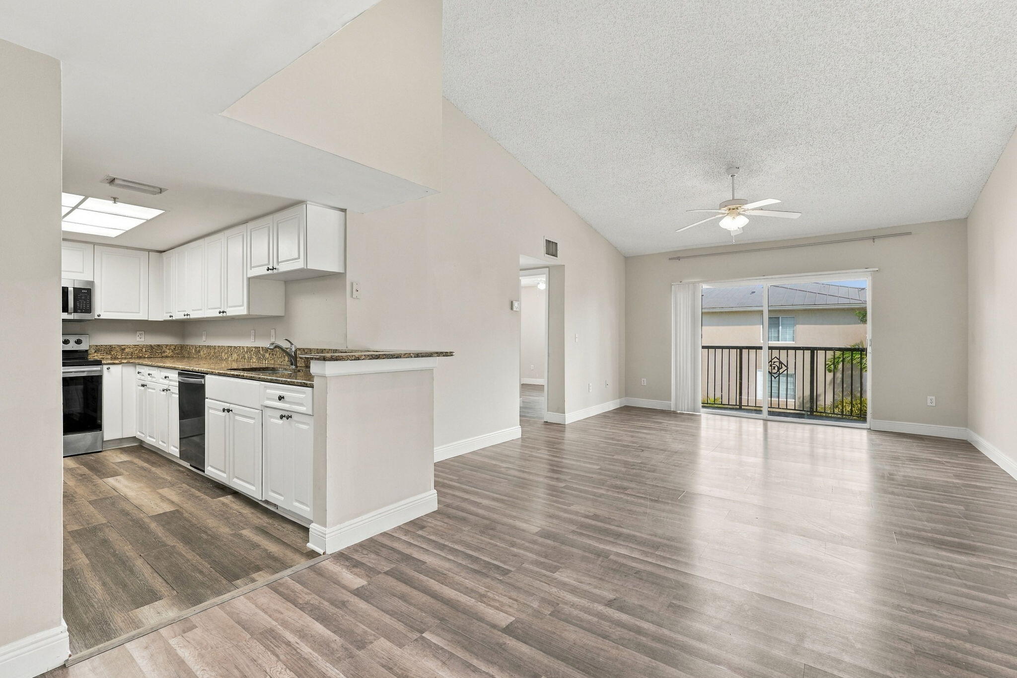 1400 CRESTWOOD #1410, Royal Palm Beach FL 33411
