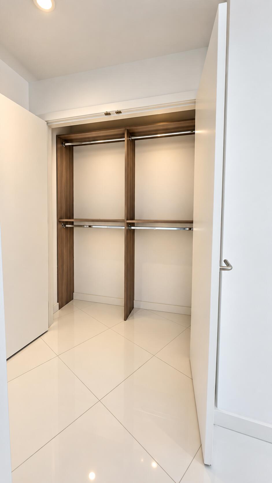 851 NE 1st #3502, Miami FL 33132