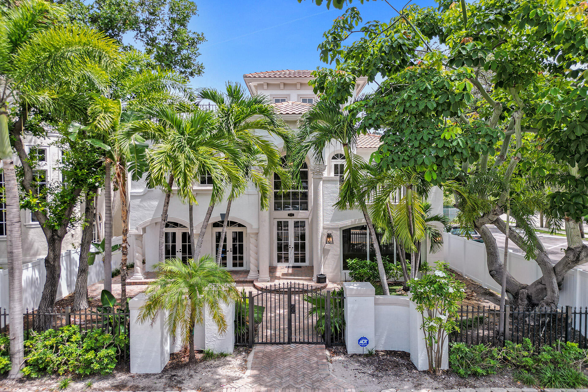 827 SE 2ND, Fort Lauderdale FL 33301