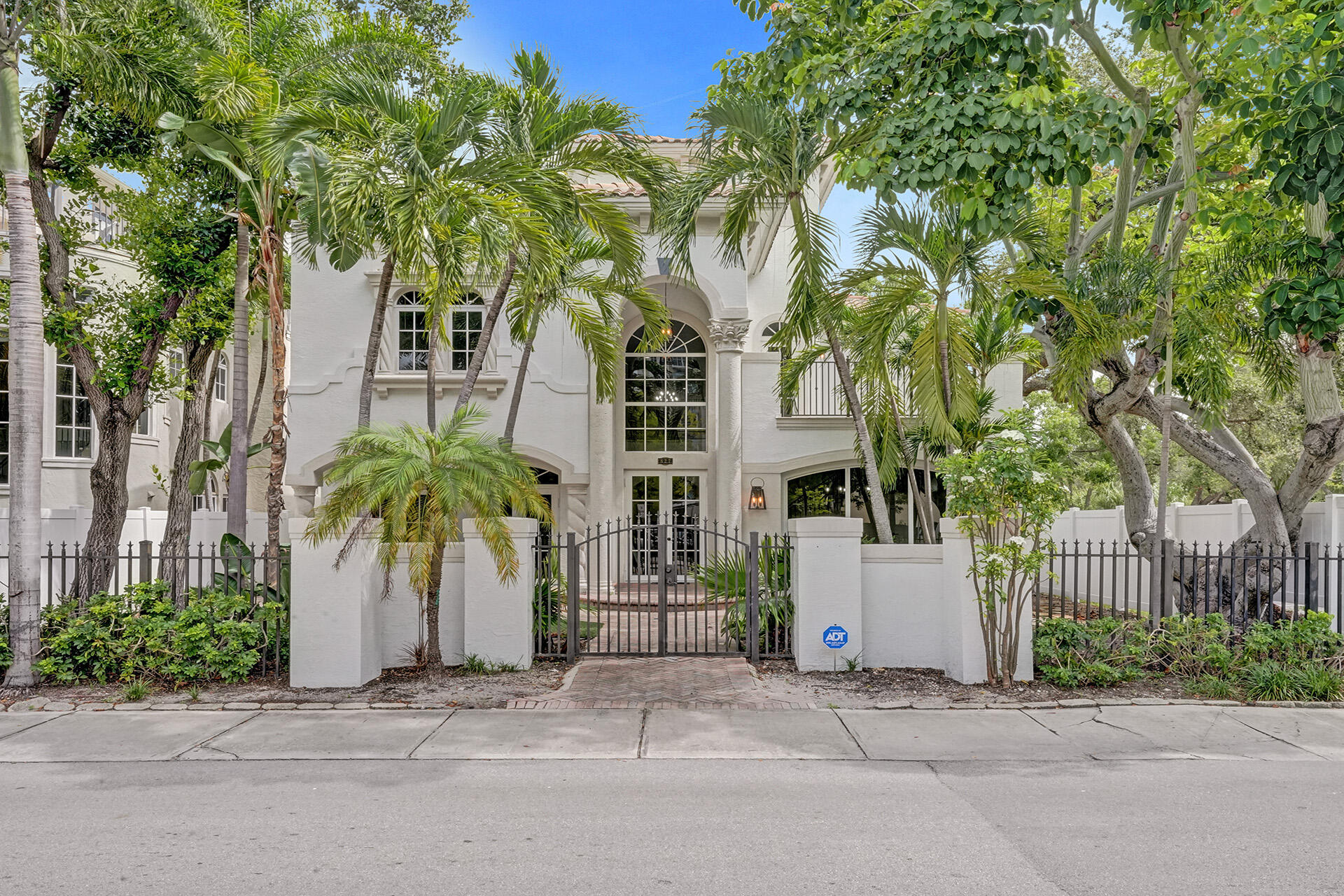 827 SE 2ND, Fort Lauderdale FL 33301