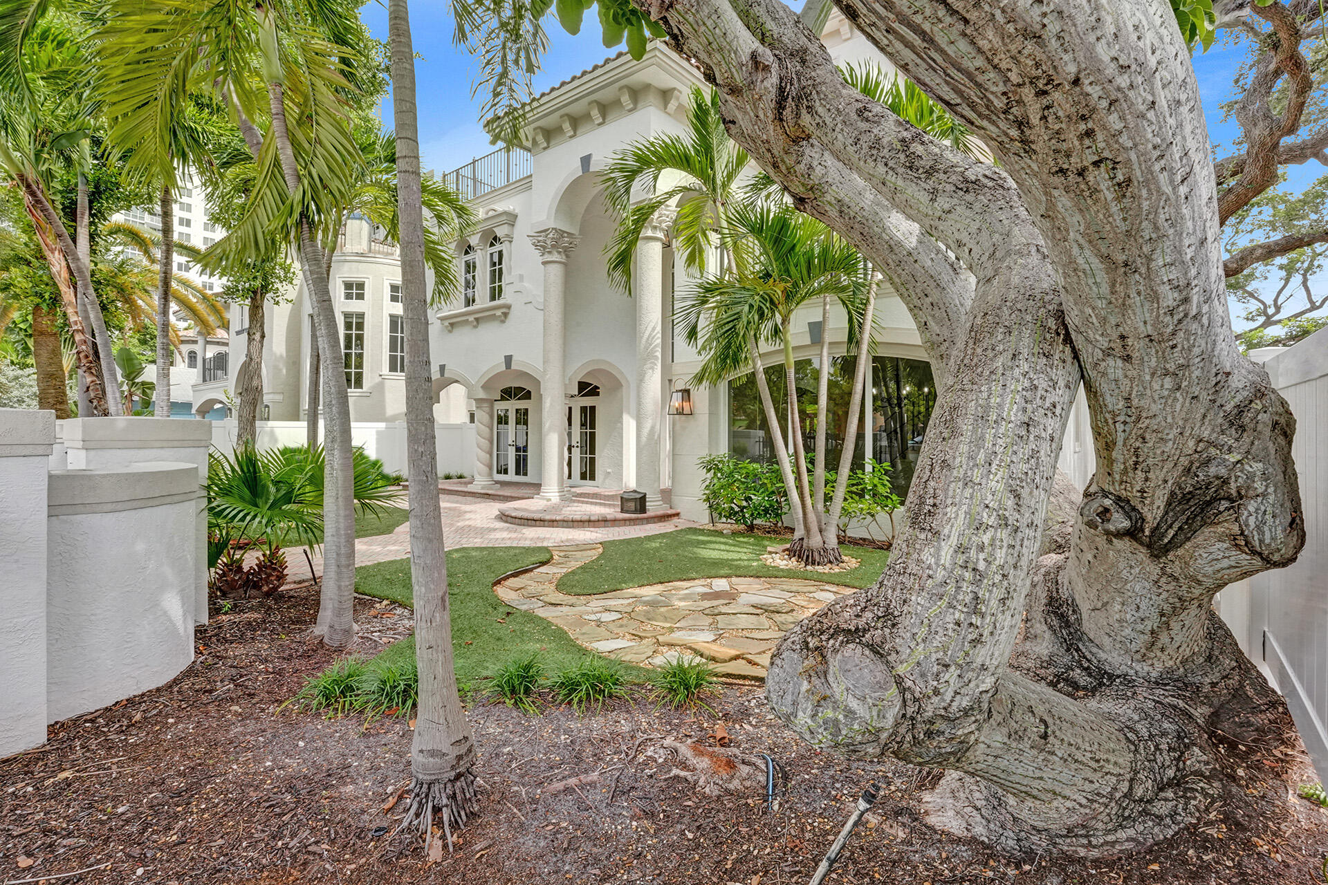 827 SE 2ND, Fort Lauderdale FL 33301