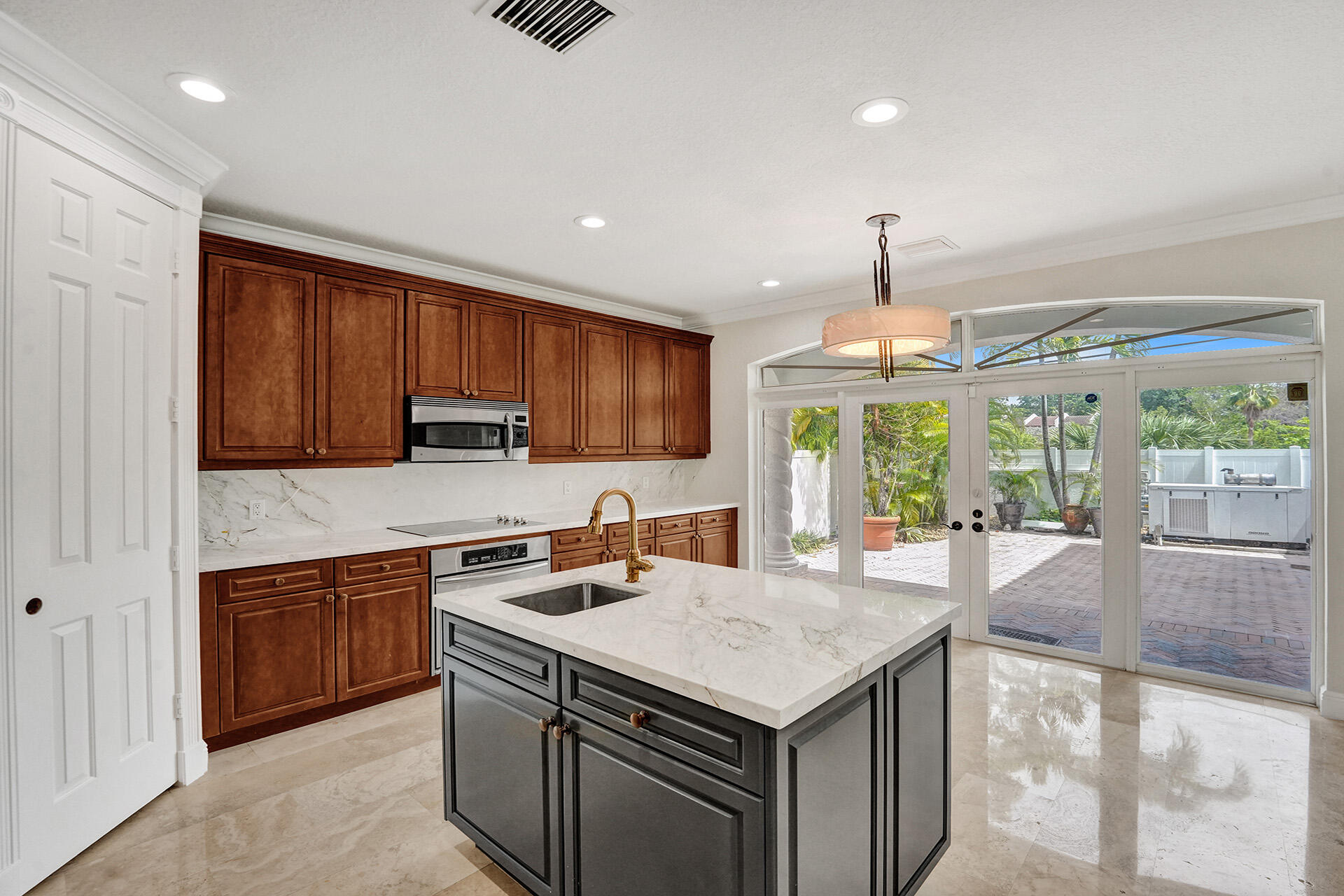 827 SE 2ND, Fort Lauderdale FL 33301