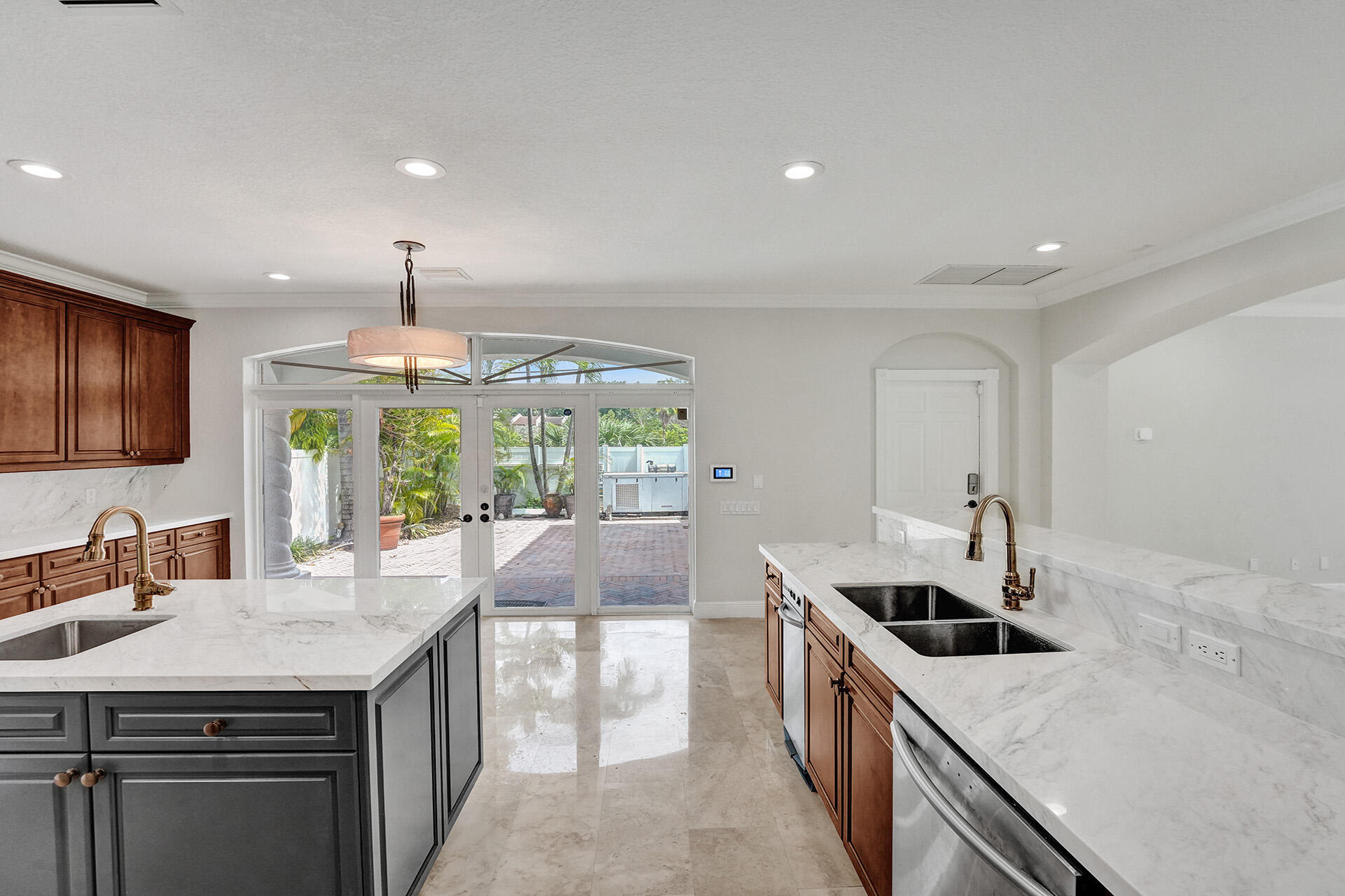 827 SE 2ND, Fort Lauderdale FL 33301