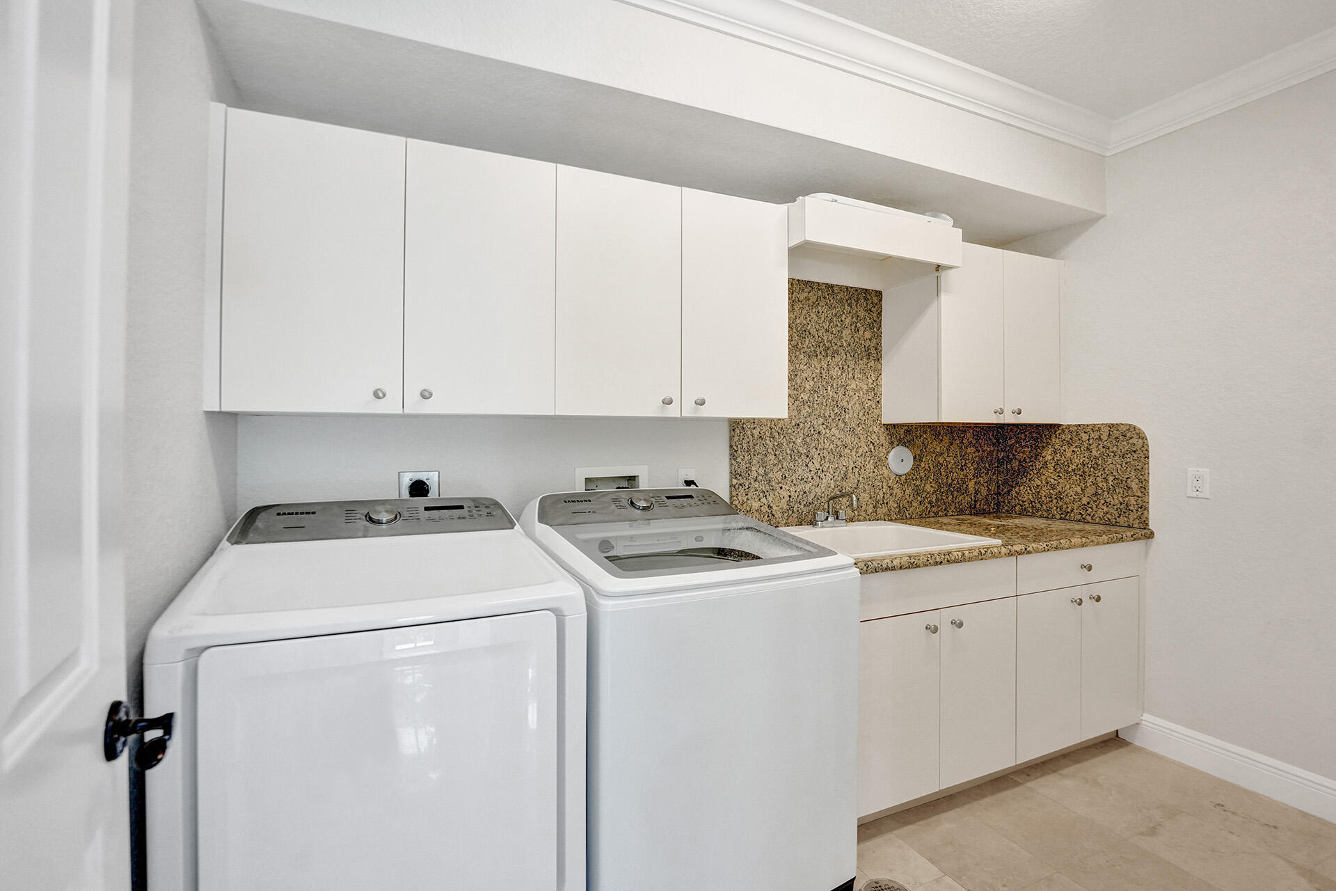 827 SE 2ND, Fort Lauderdale FL 33301