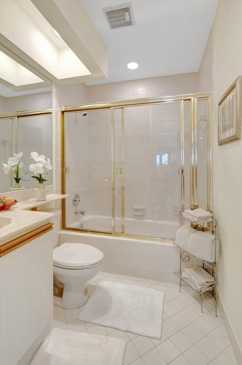 7472 La Paz #302, Boca Raton FL 33433