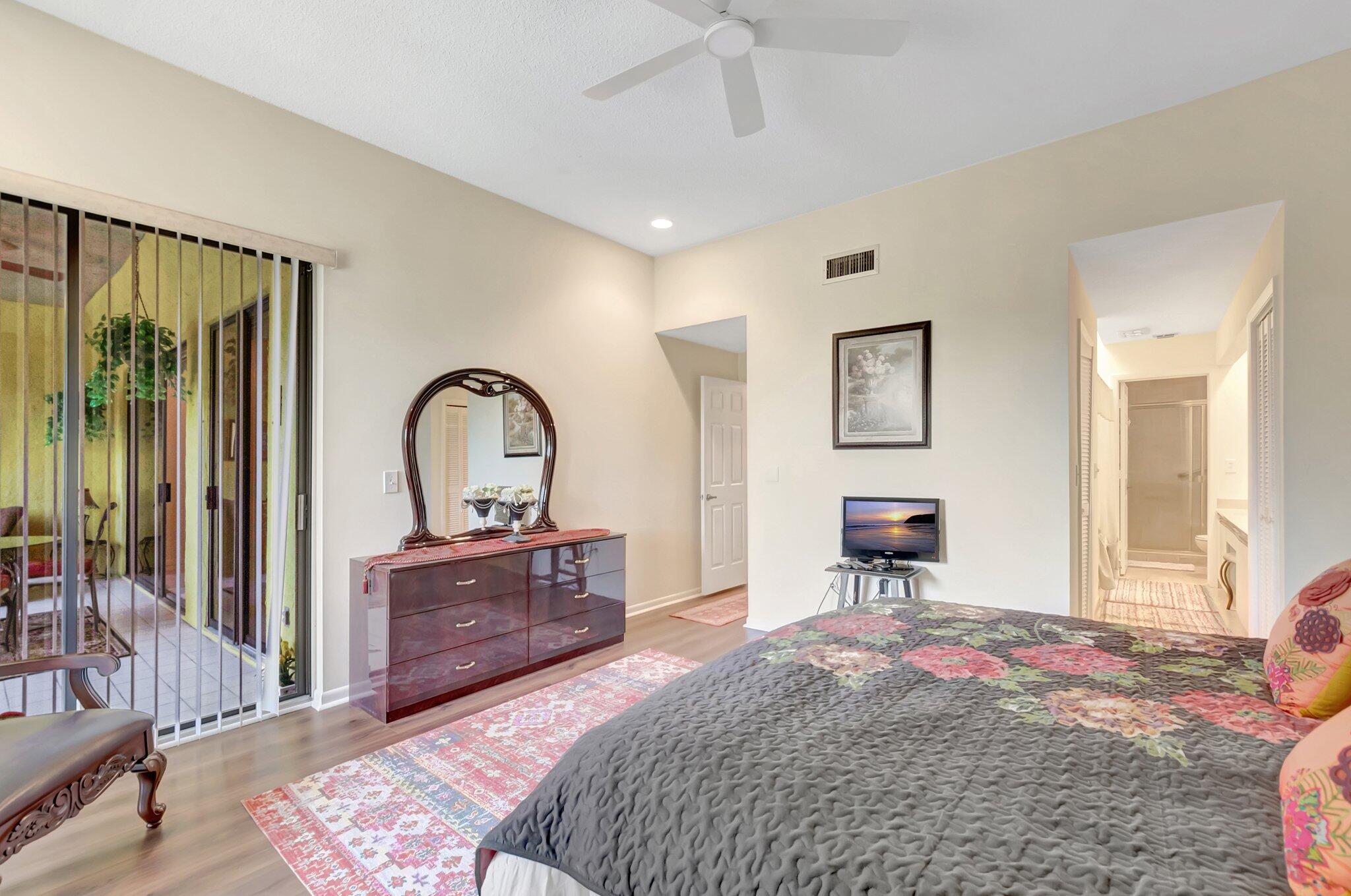 7472 La Paz #302, Boca Raton FL 33433