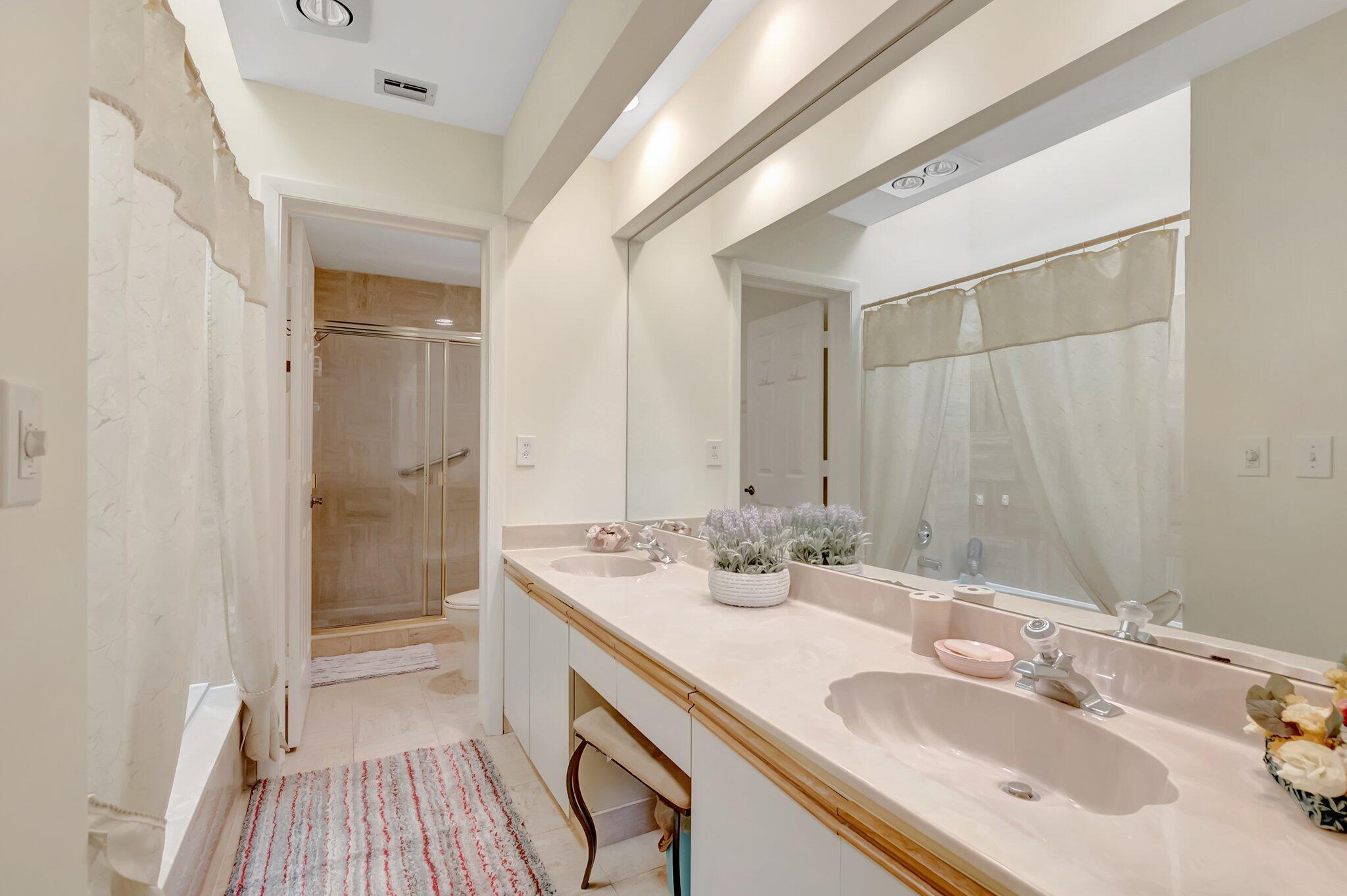 7472 La Paz #302, Boca Raton FL 33433
