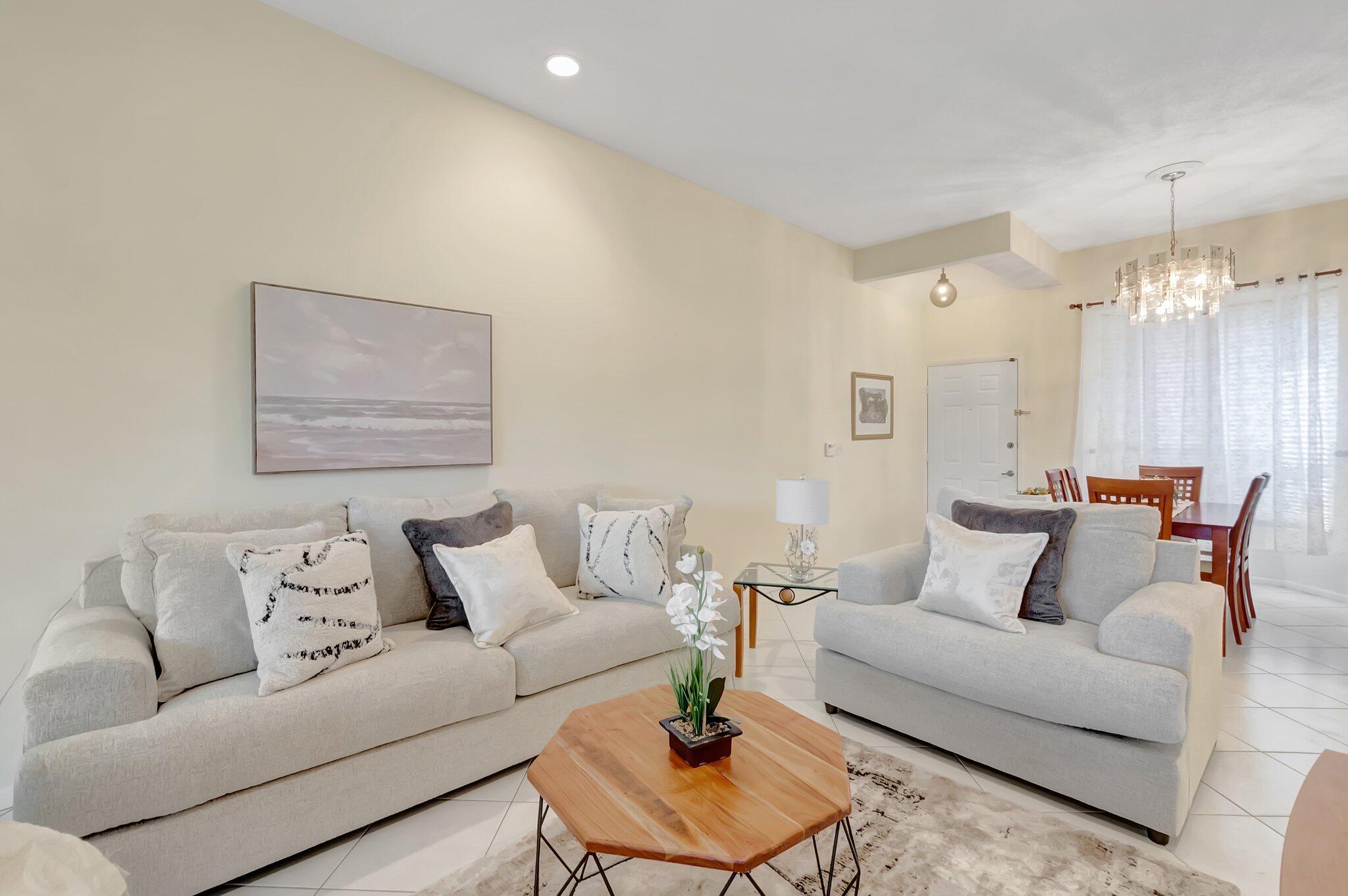 7472 La Paz #302, Boca Raton FL 33433