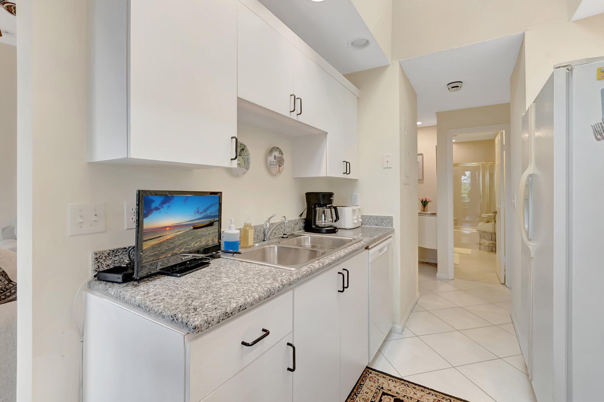 7472 La Paz #302, Boca Raton FL 33433