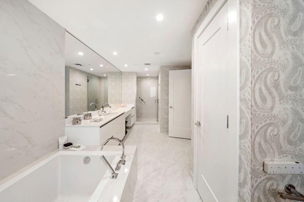 20155 Boca W #A204, Boca Raton FL 33434