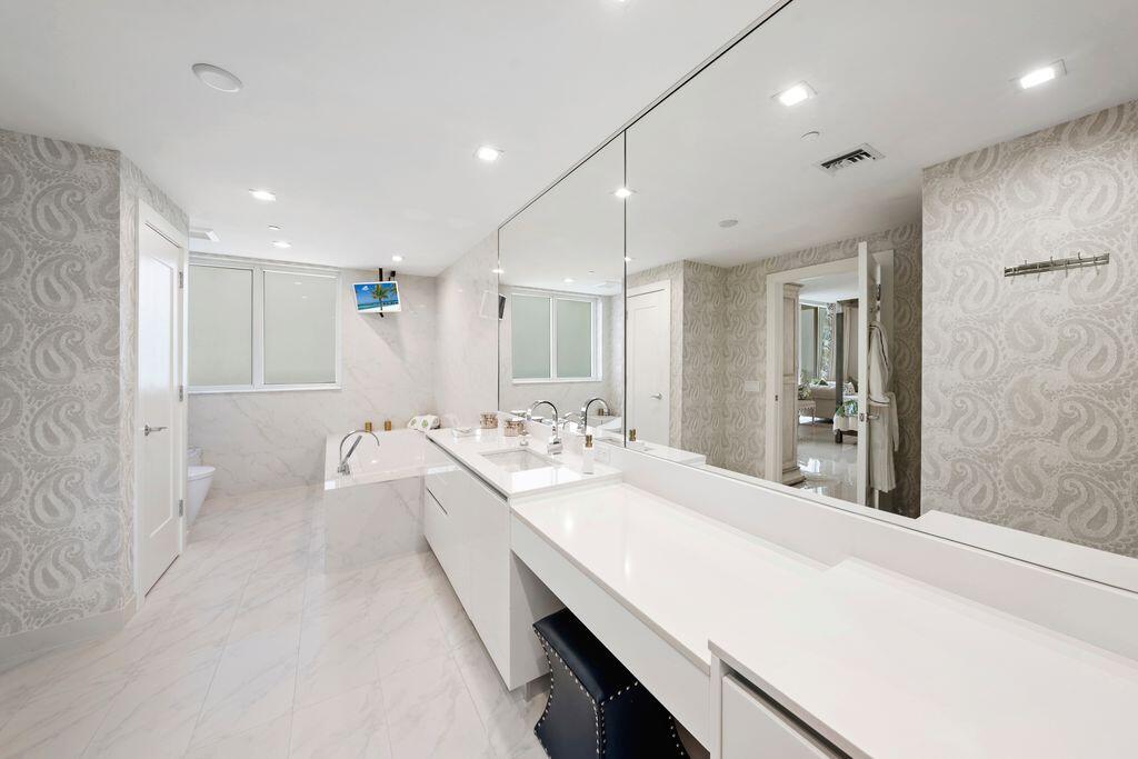 20155 Boca W #A204, Boca Raton FL 33434