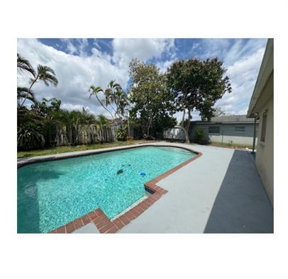 8211 NW 66th, Tamarac FL 33321