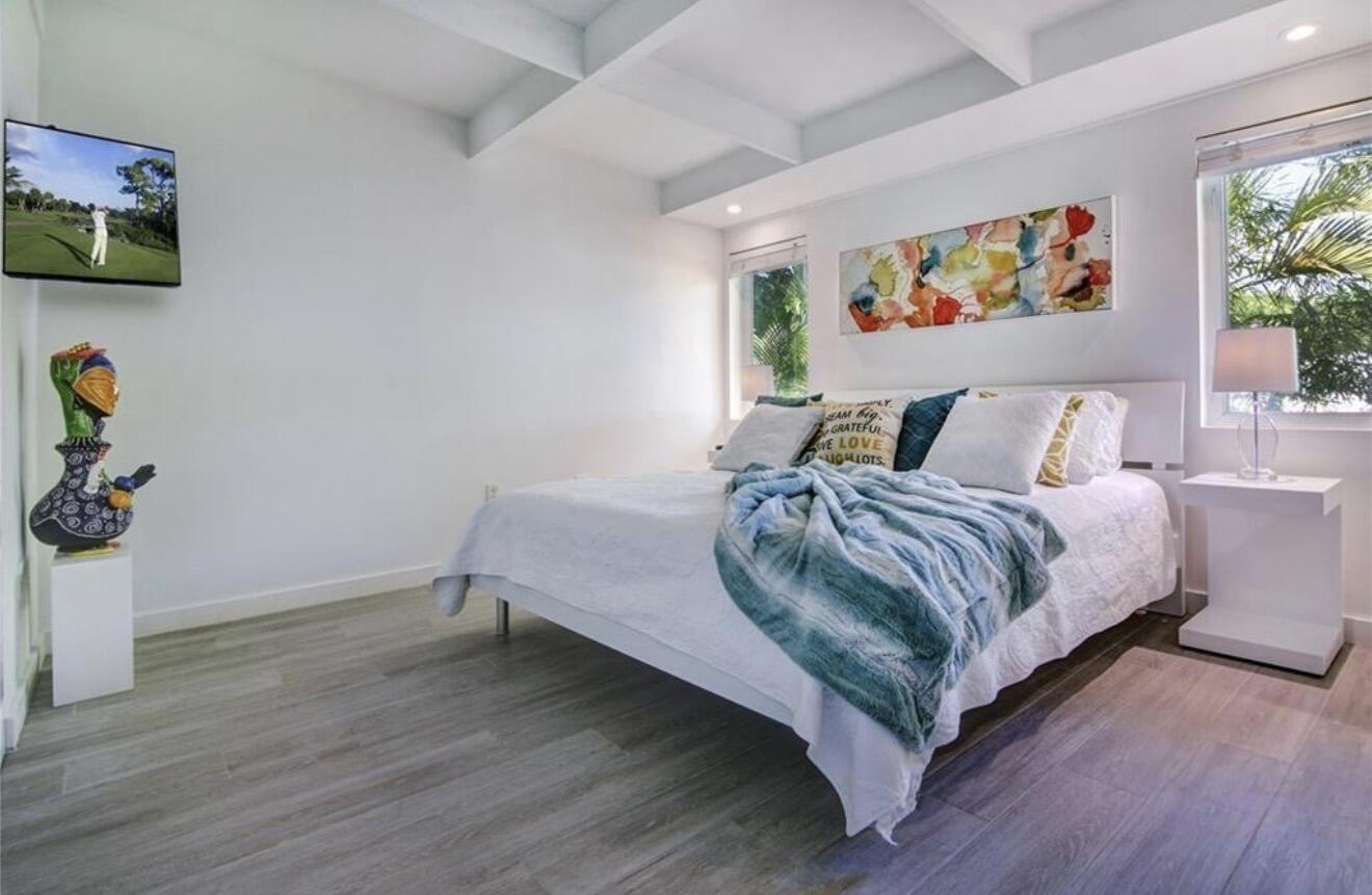 28 PELICAN, Fort Lauderdale FL 33301