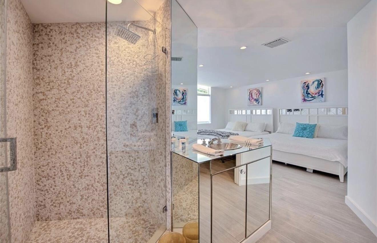 28 PELICAN, Fort Lauderdale FL 33301