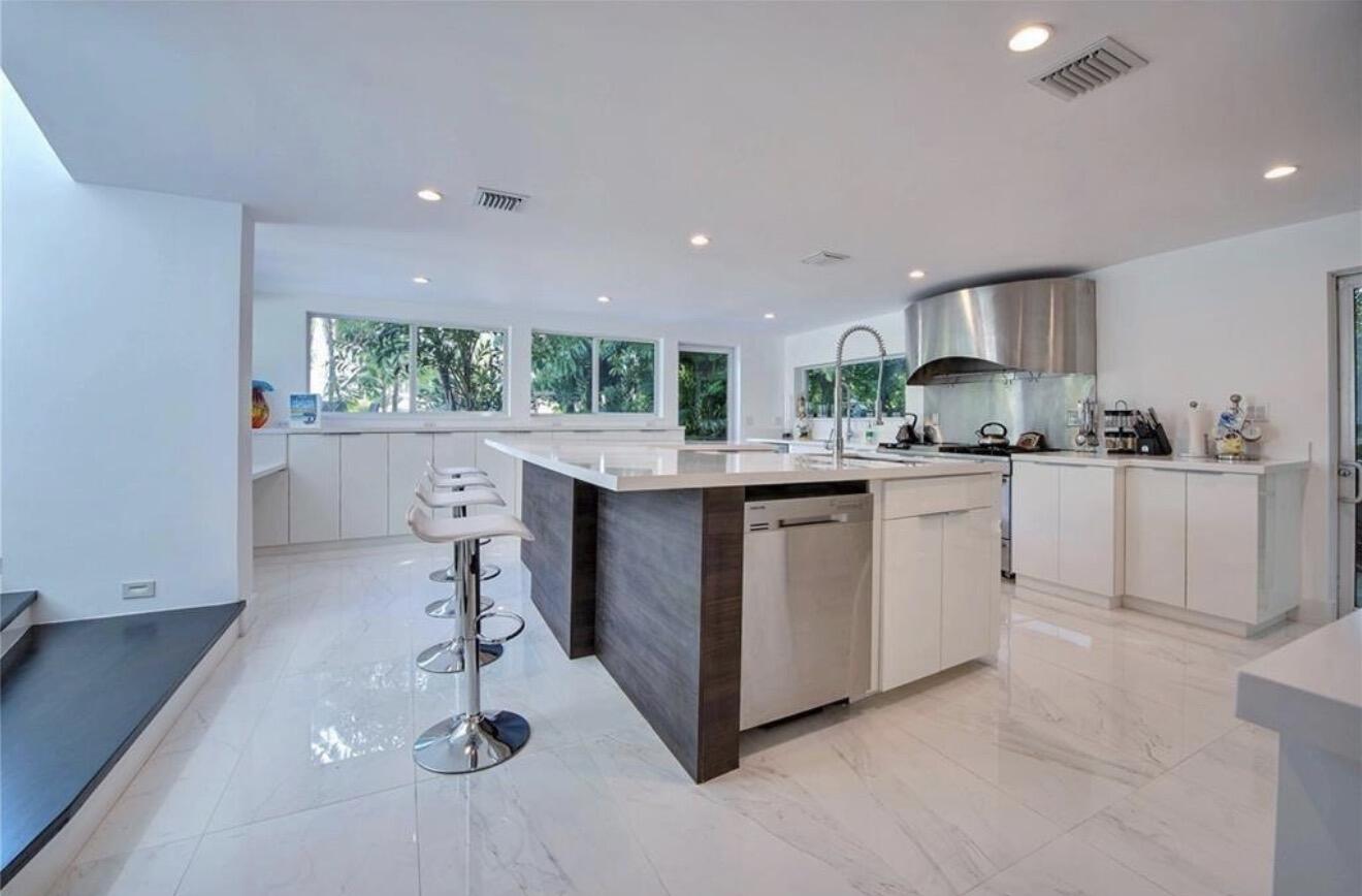 28 PELICAN, Fort Lauderdale FL 33301