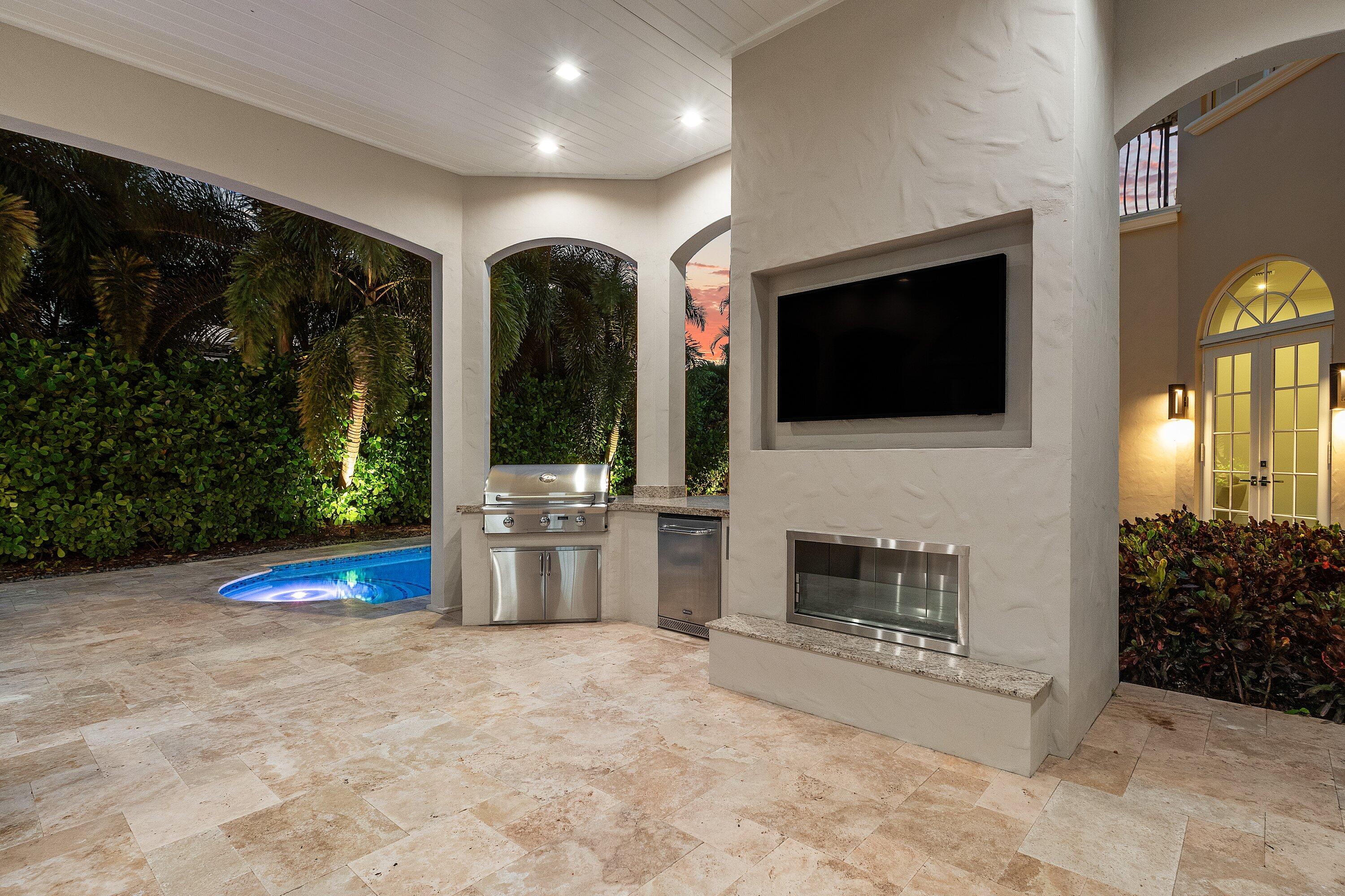 282 PRINCESS PALM, Boca Raton FL 33432