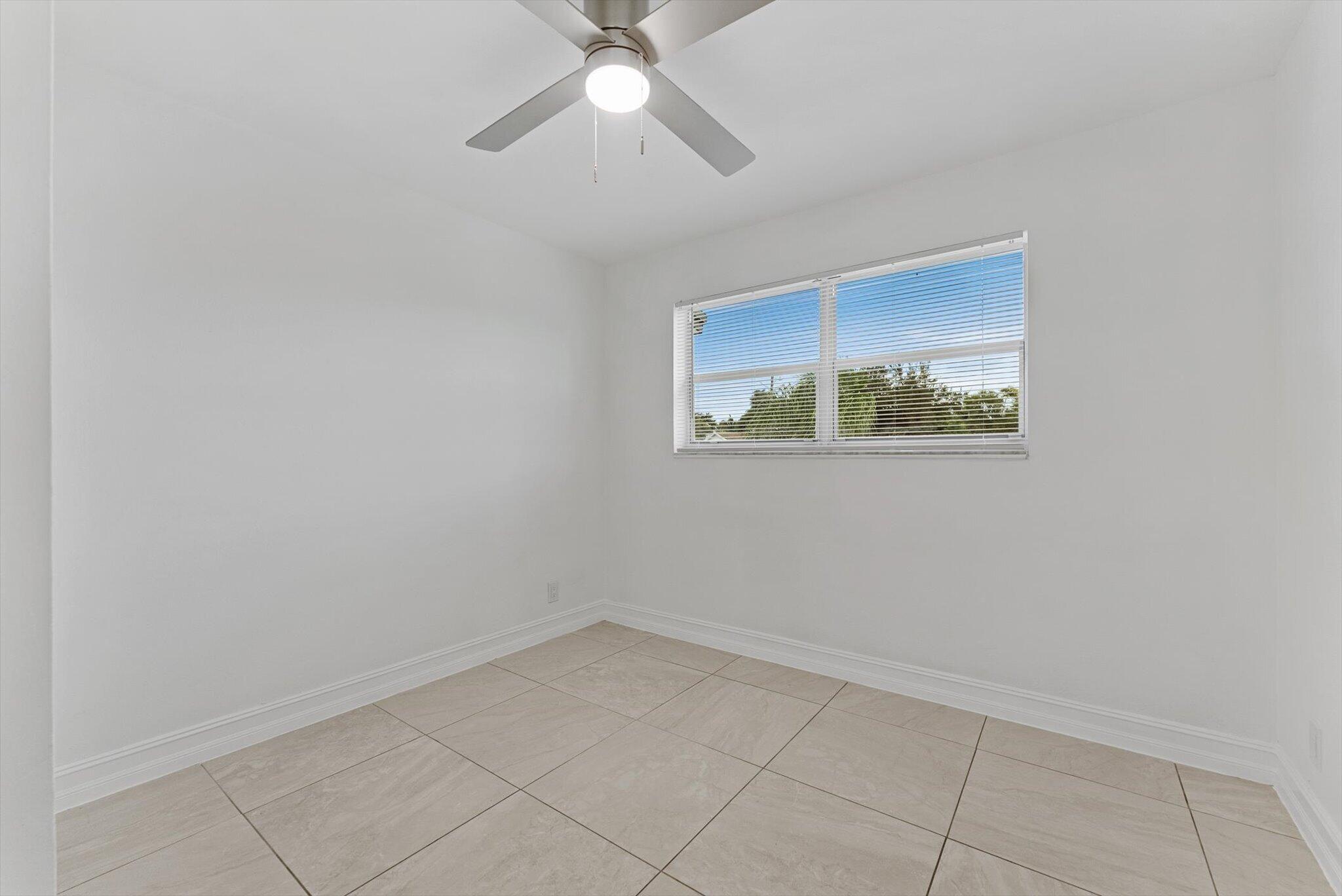 1420 9th, Lake Park FL 33403