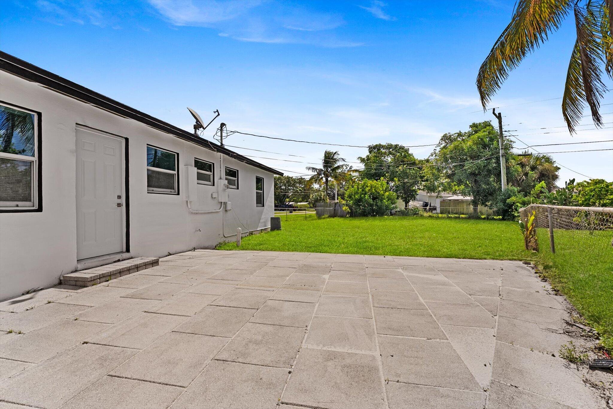 1420 9th, Lake Park FL 33403