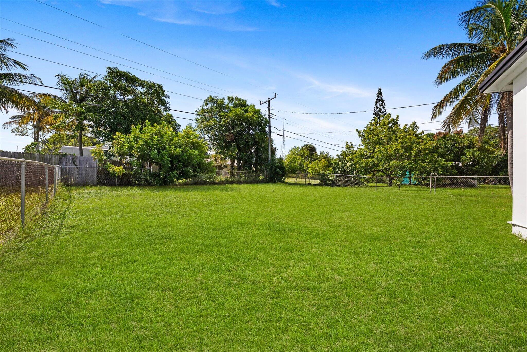 1420 9th, Lake Park FL 33403