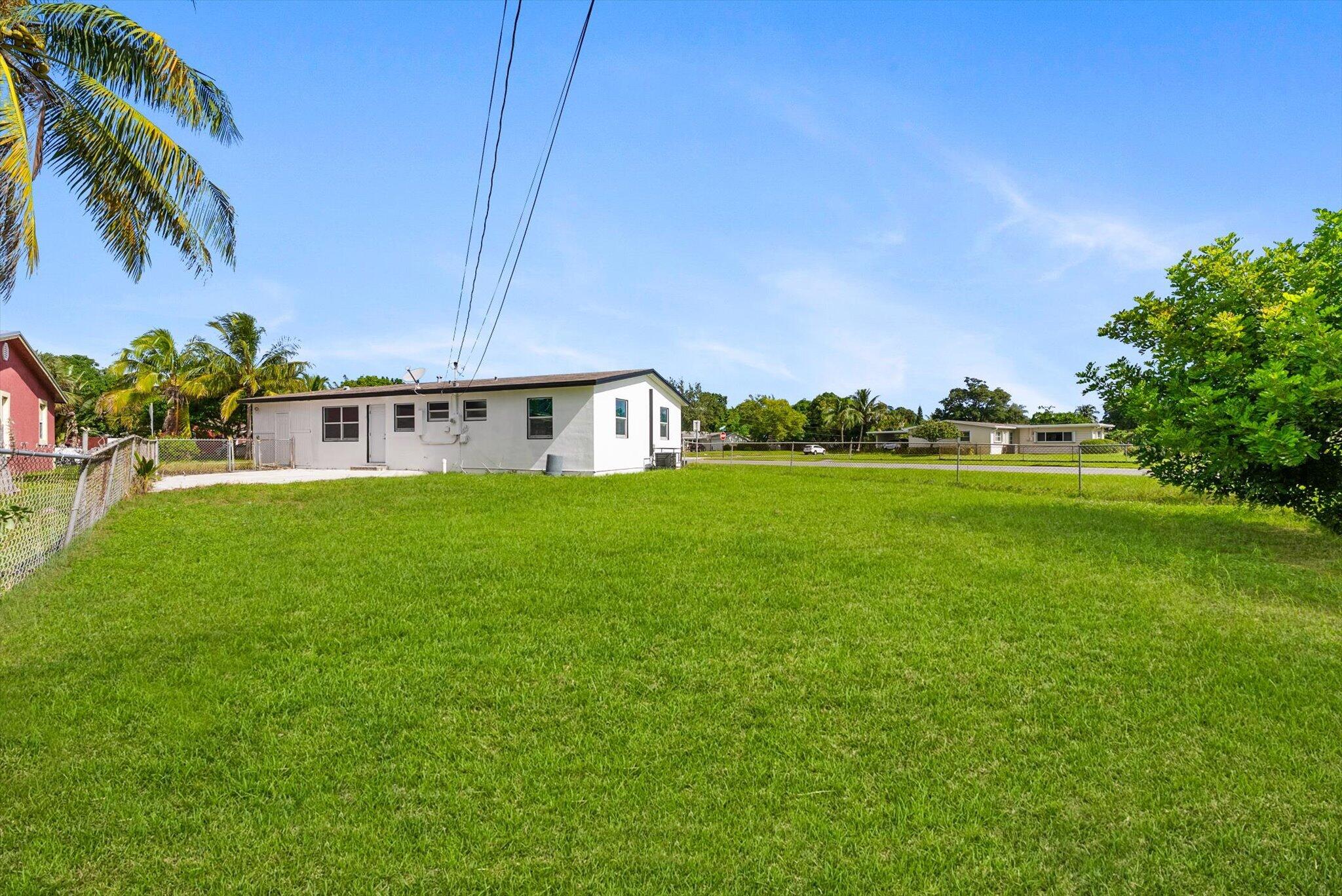 1420 9th, Lake Park FL 33403