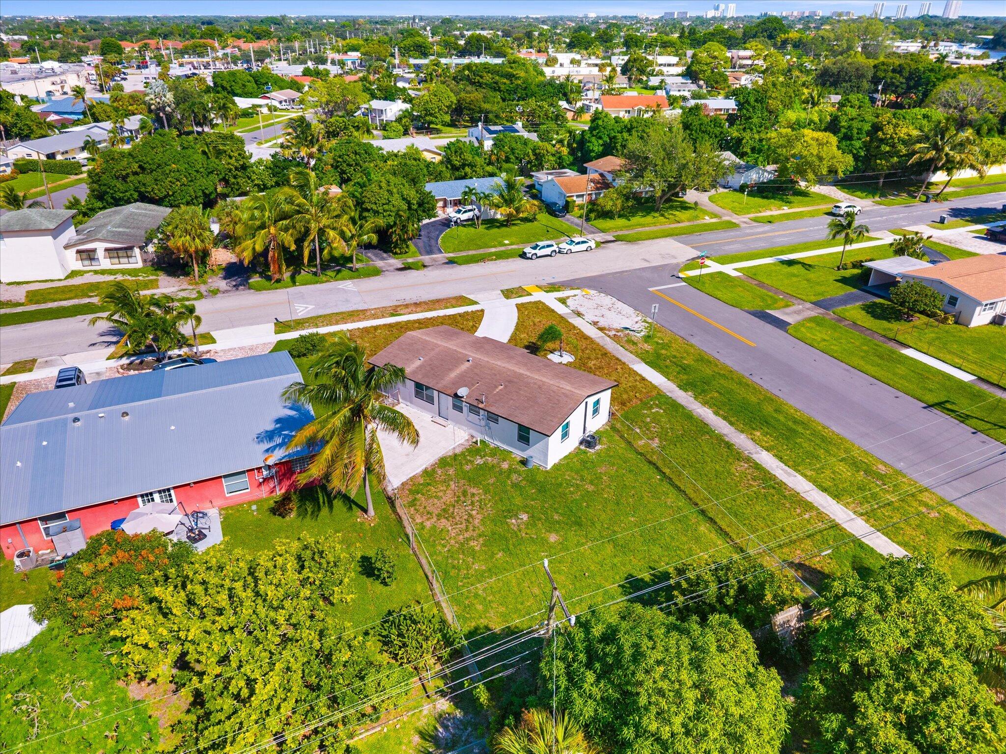 1420 9th, Lake Park FL 33403