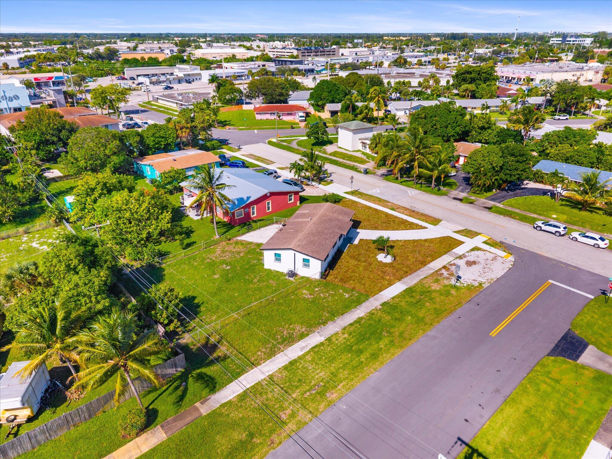 1420 9th, Lake Park FL 33403
