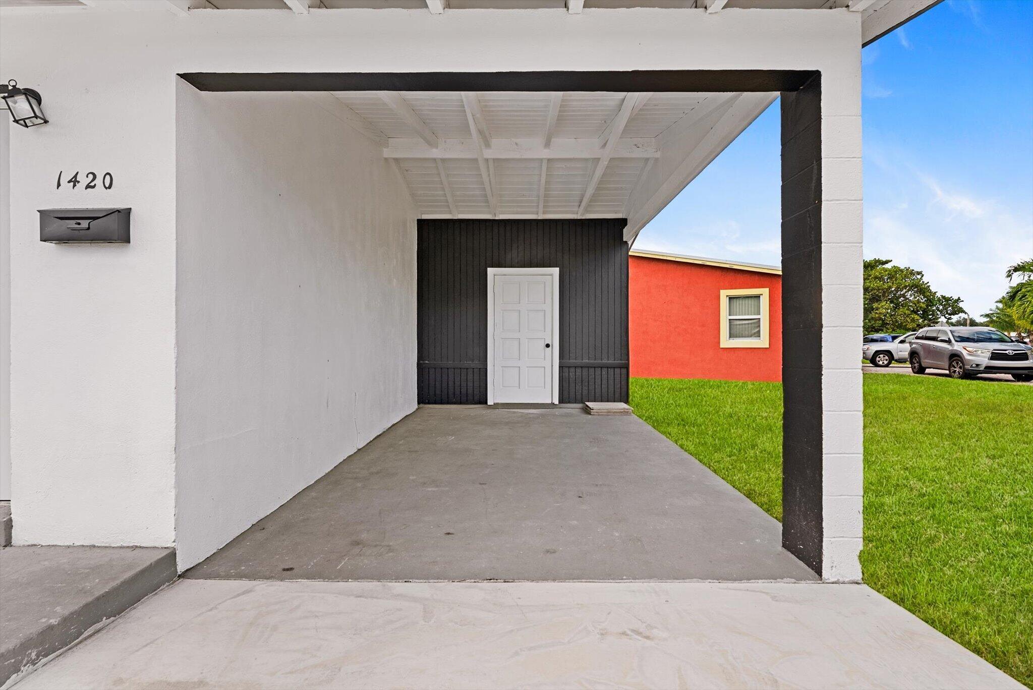 1420 9th, Lake Park FL 33403