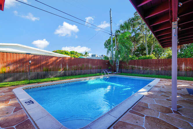 416 LIGHTHOUSE, North Palm Beach FL 33408