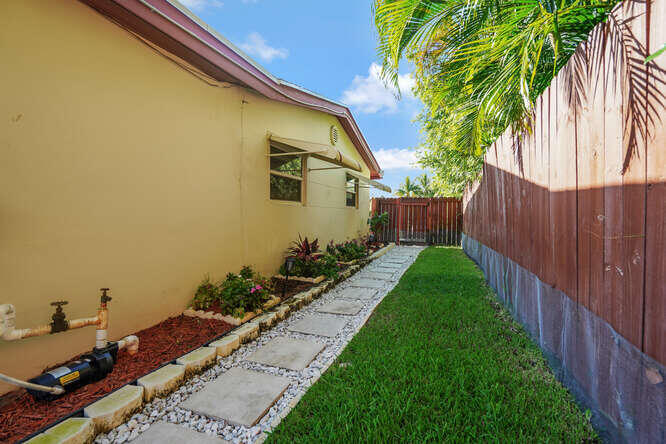 416 LIGHTHOUSE, North Palm Beach FL 33408