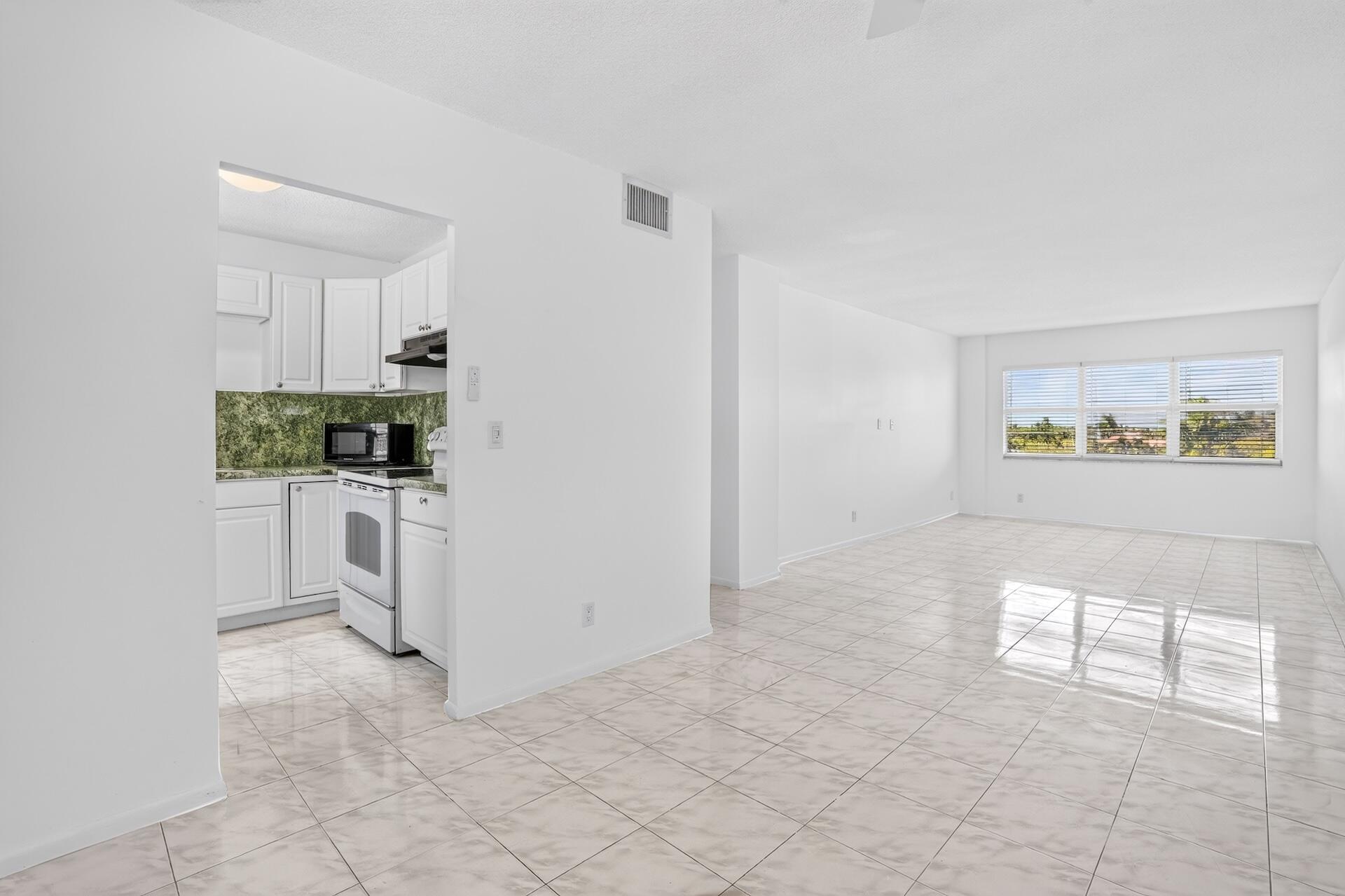 2555 NE 11TH #404, Fort Lauderdale FL 33304