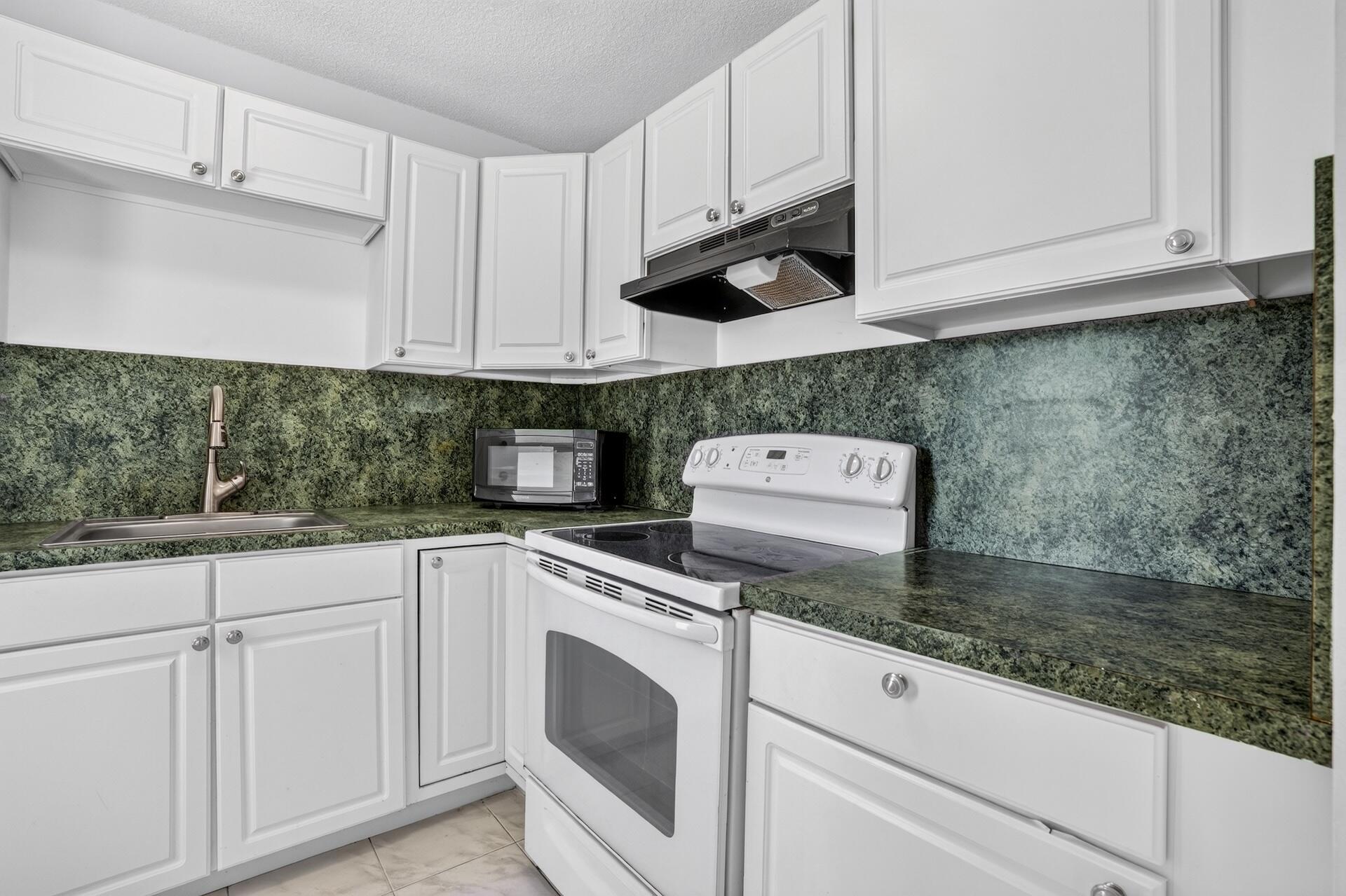 2555 NE 11TH #404, Fort Lauderdale FL 33304