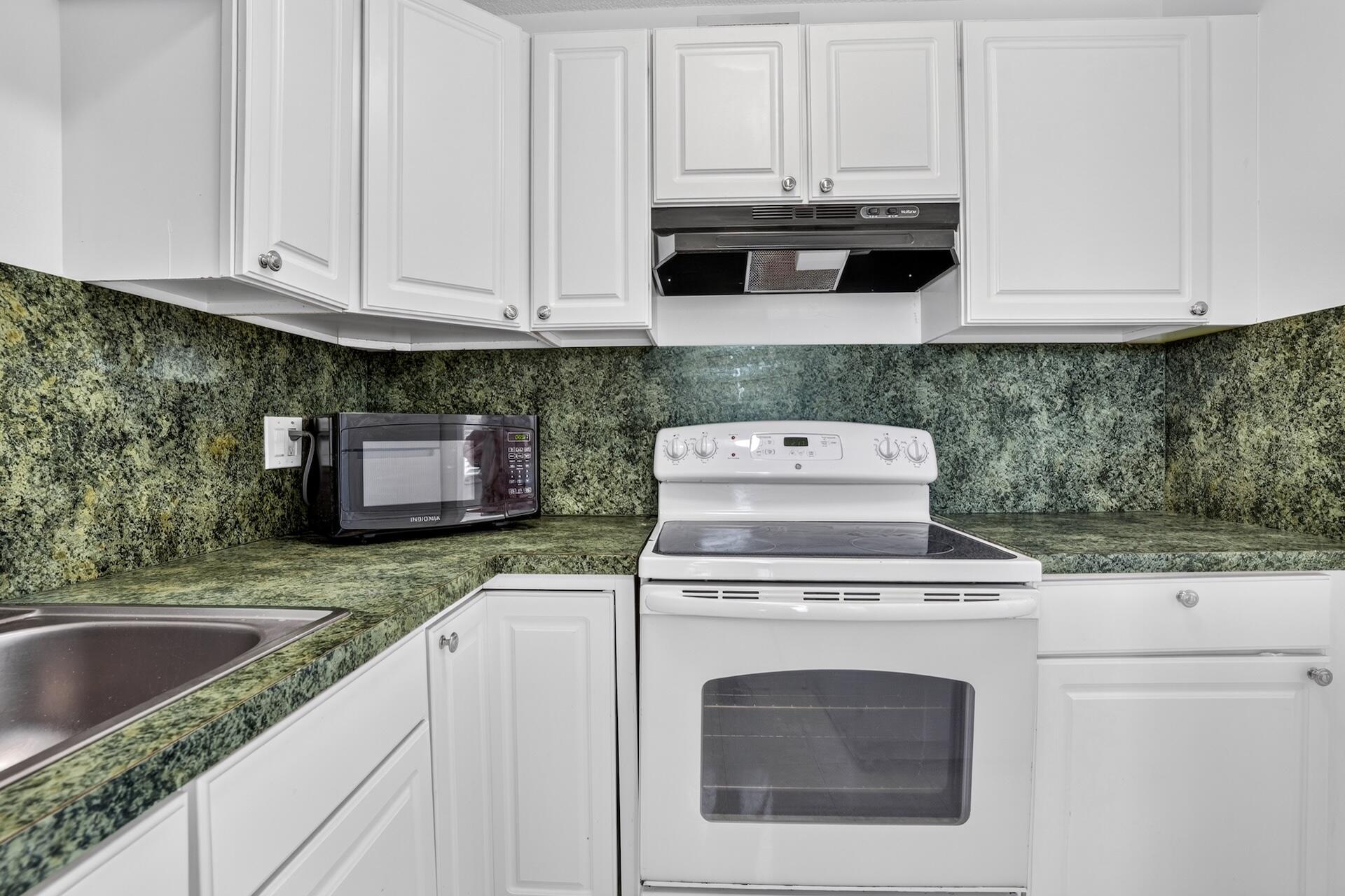 2555 NE 11TH #404, Fort Lauderdale FL 33304