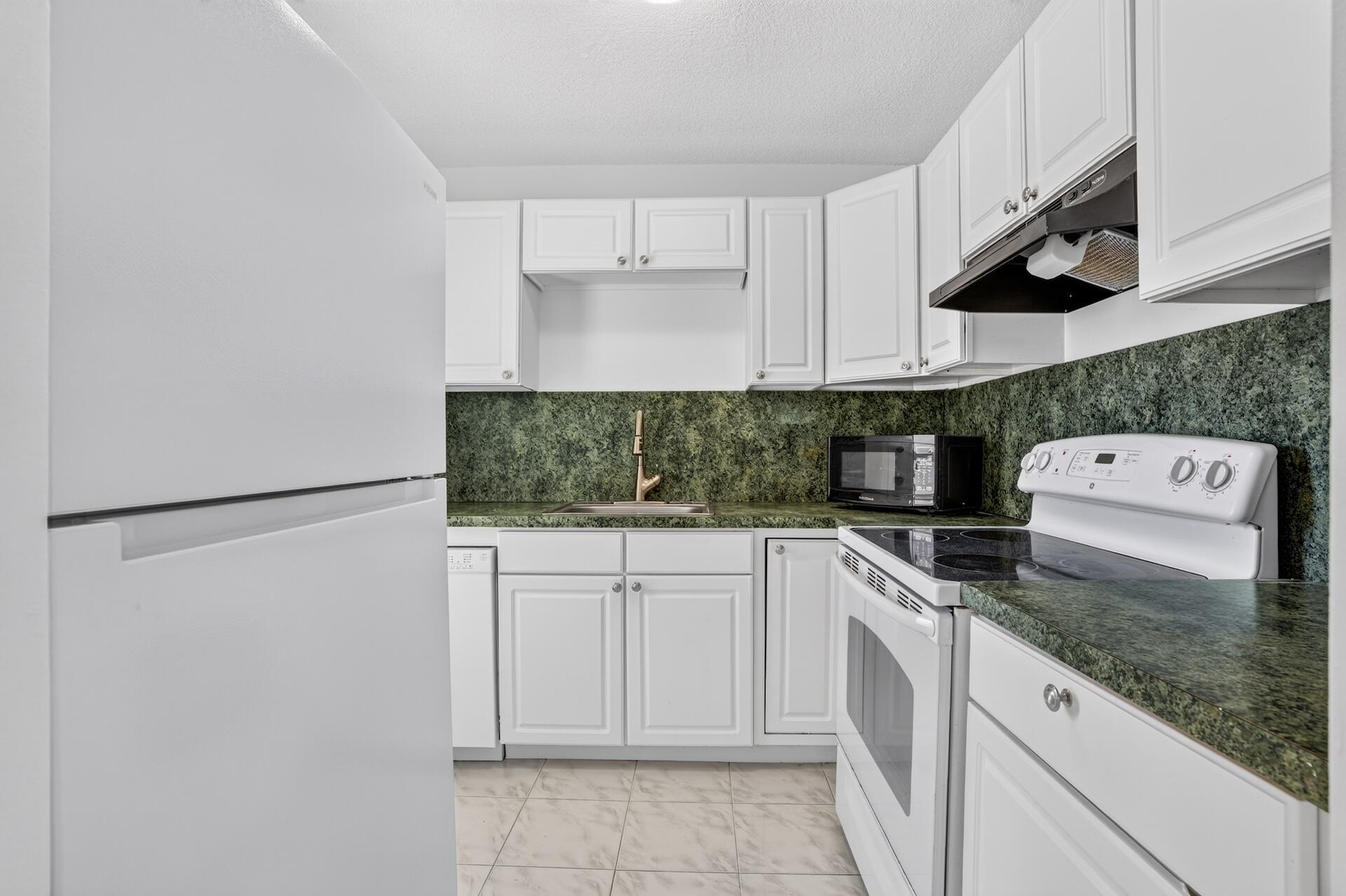 2555 NE 11TH #404, Fort Lauderdale FL 33304