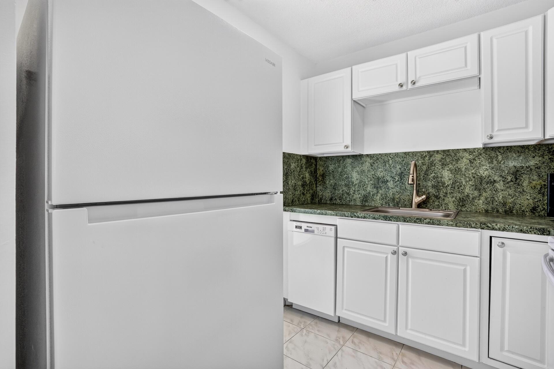2555 NE 11TH #404, Fort Lauderdale FL 33304