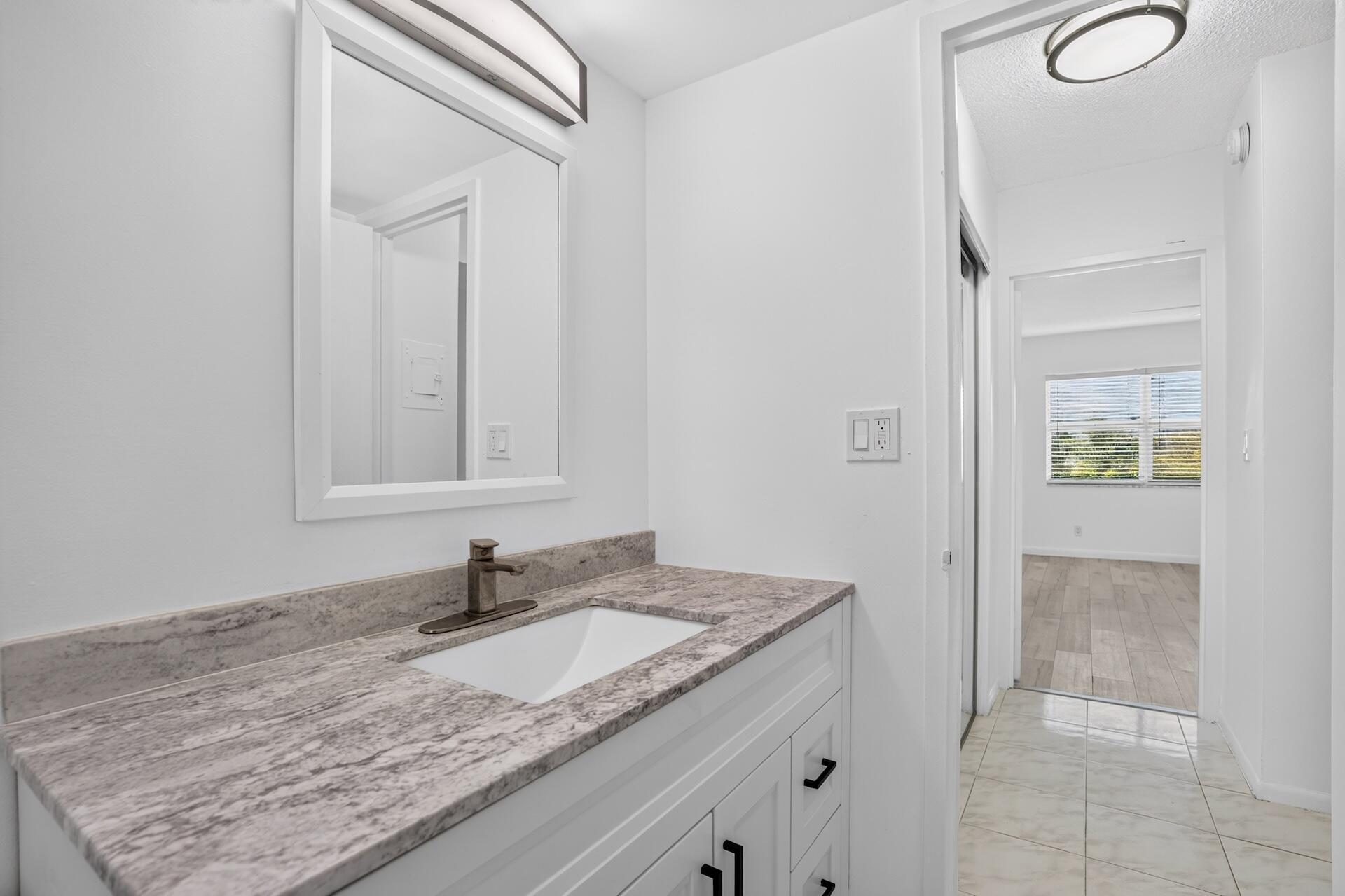 2555 NE 11TH #404, Fort Lauderdale FL 33304