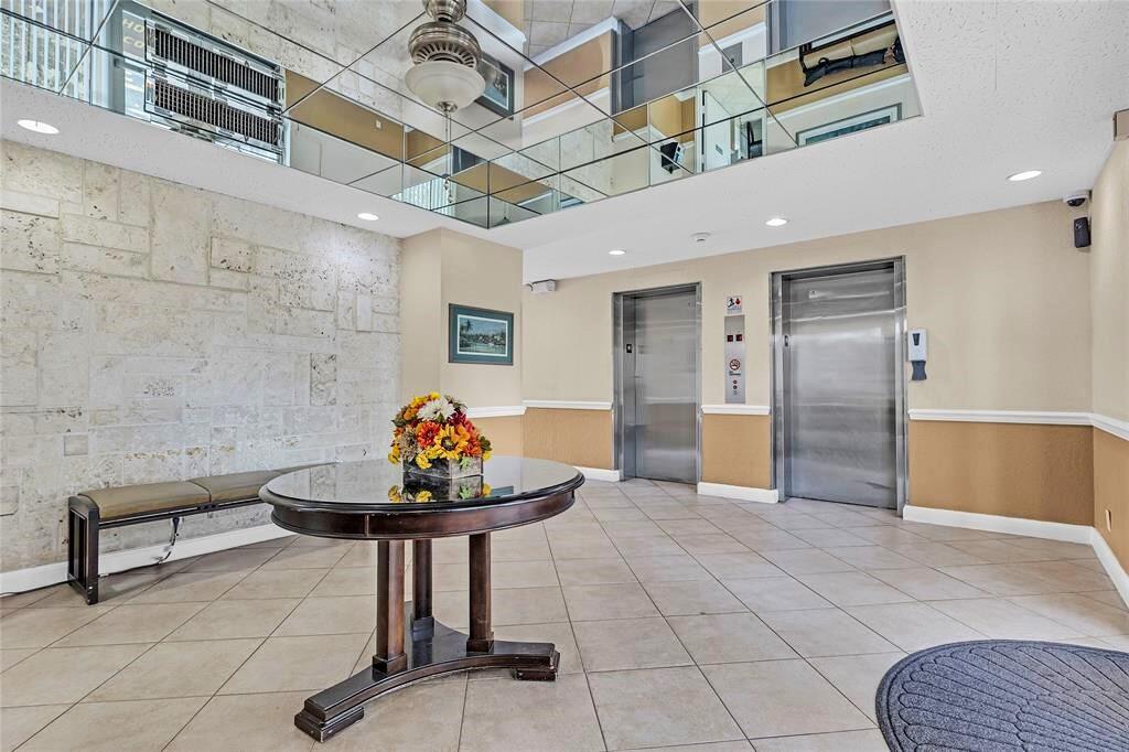 2555 NE 11TH #404, Fort Lauderdale FL 33304